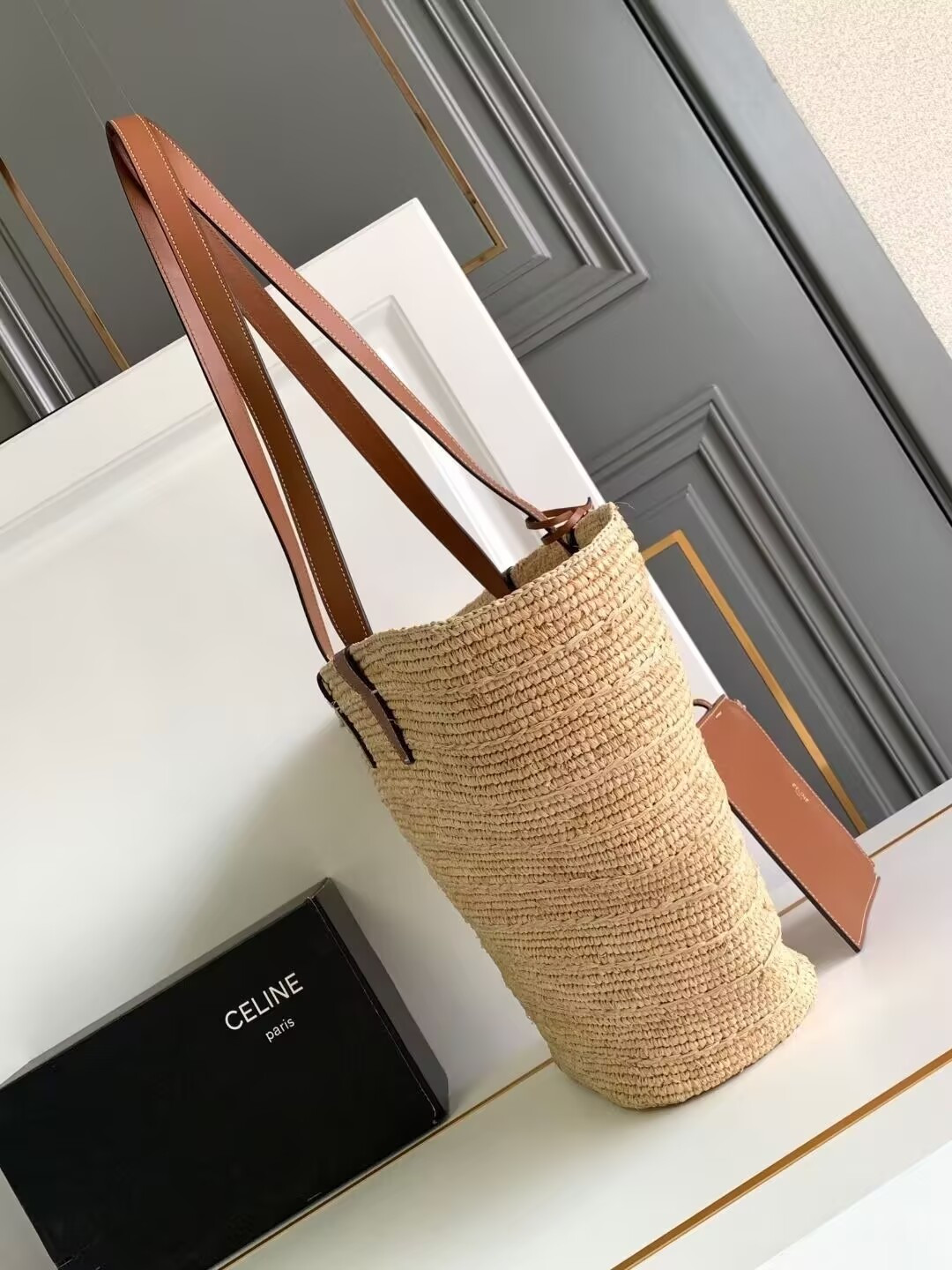 Ce**e MEDIUM S*pPLE Ce**e CLASSIC PANIER IN Raffia and calfskin 22x30x14cm