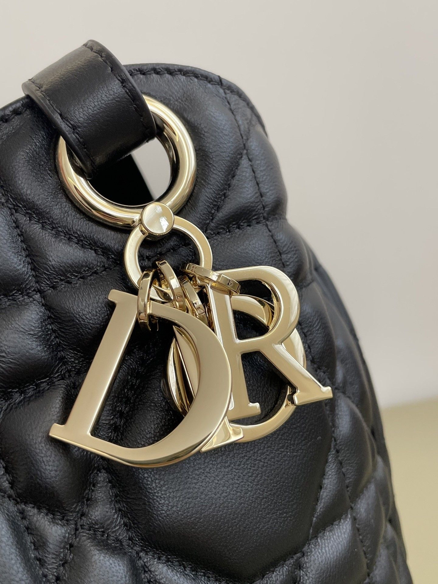 D*0r Medium D-Motion Bag Black Macrocannage Lambski 23x13x24cm