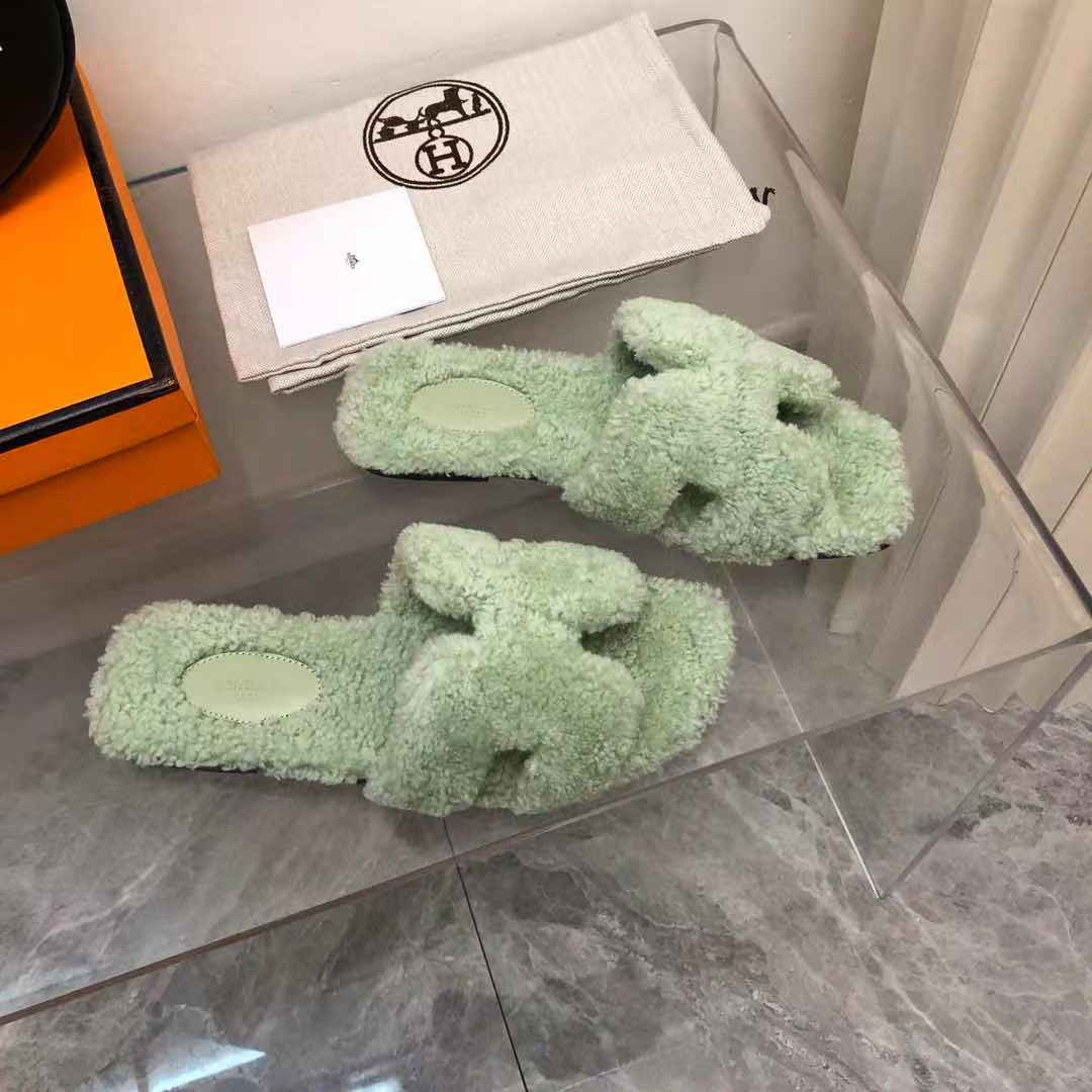 UA Hermès Oran sandal
