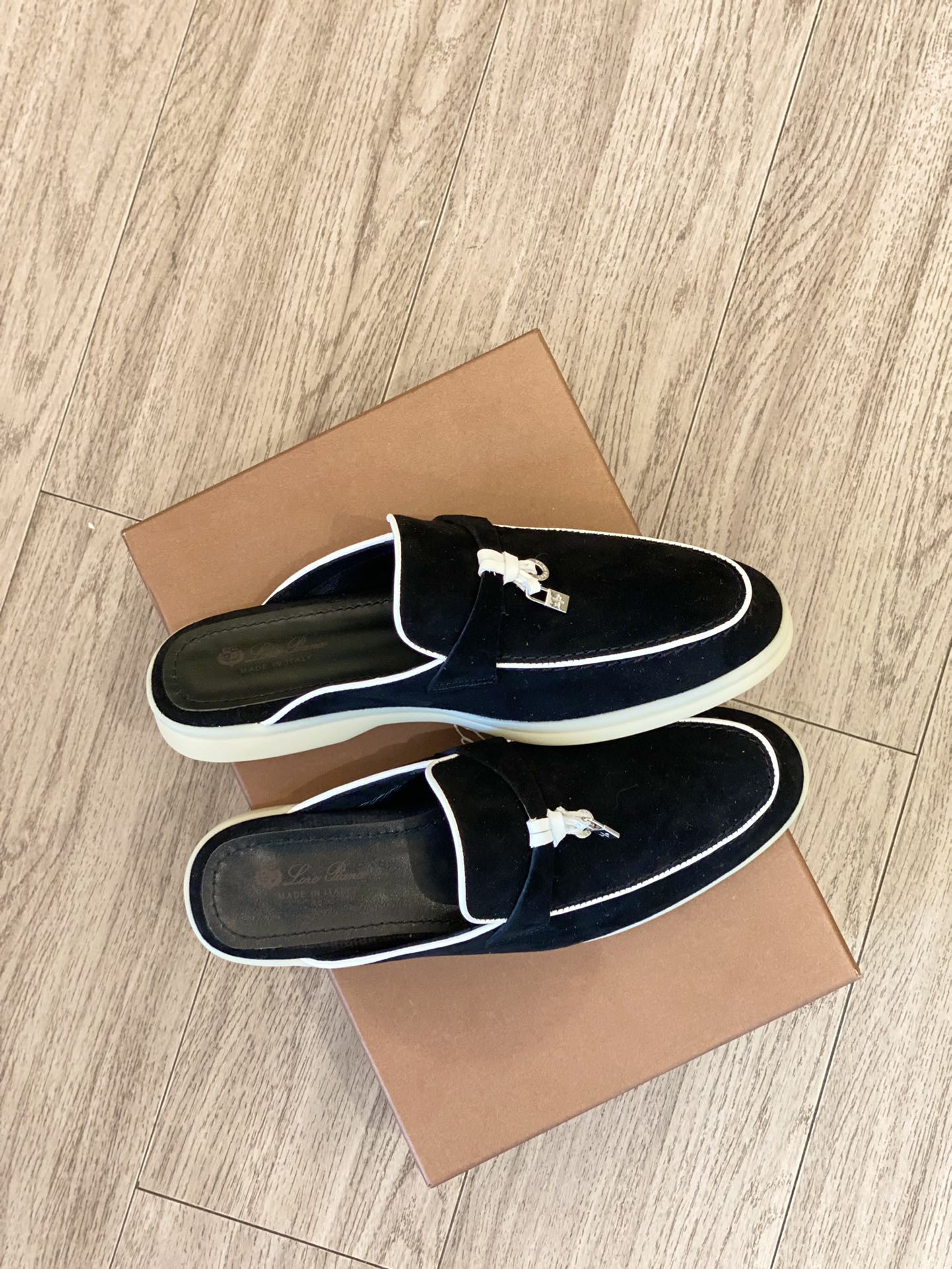 UA L**o p*ana Babouche Charms Walk Loafers