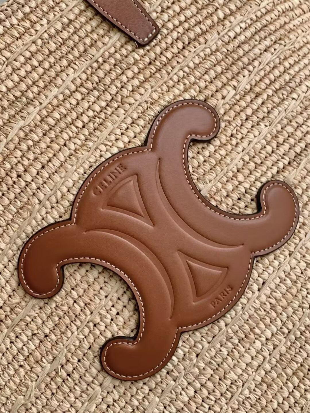 Ce**e MEDIUM S*pPLE Ce**e CLASSIC PANIER IN Raffia and calfskin 22x30x14cm