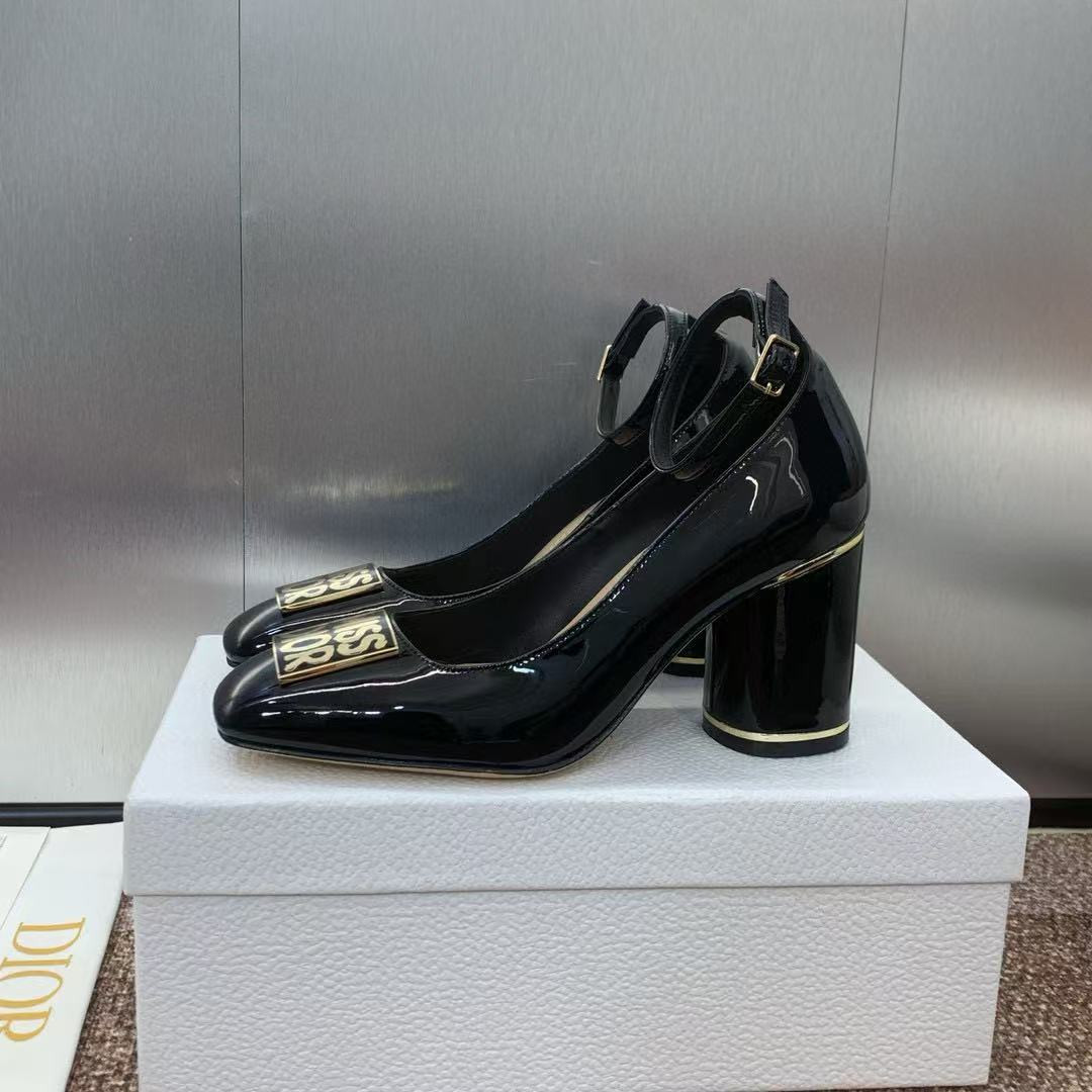 UA D*0r Miss D*0r Graffiti Pump