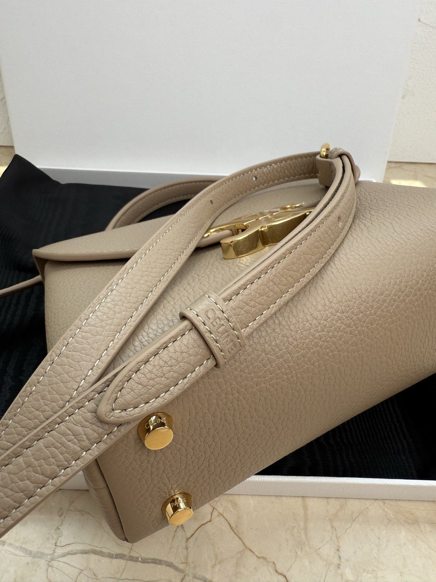 Ce**e Teen Nino Bag In S*pple Graind Calfskin 20.5x13x8cm