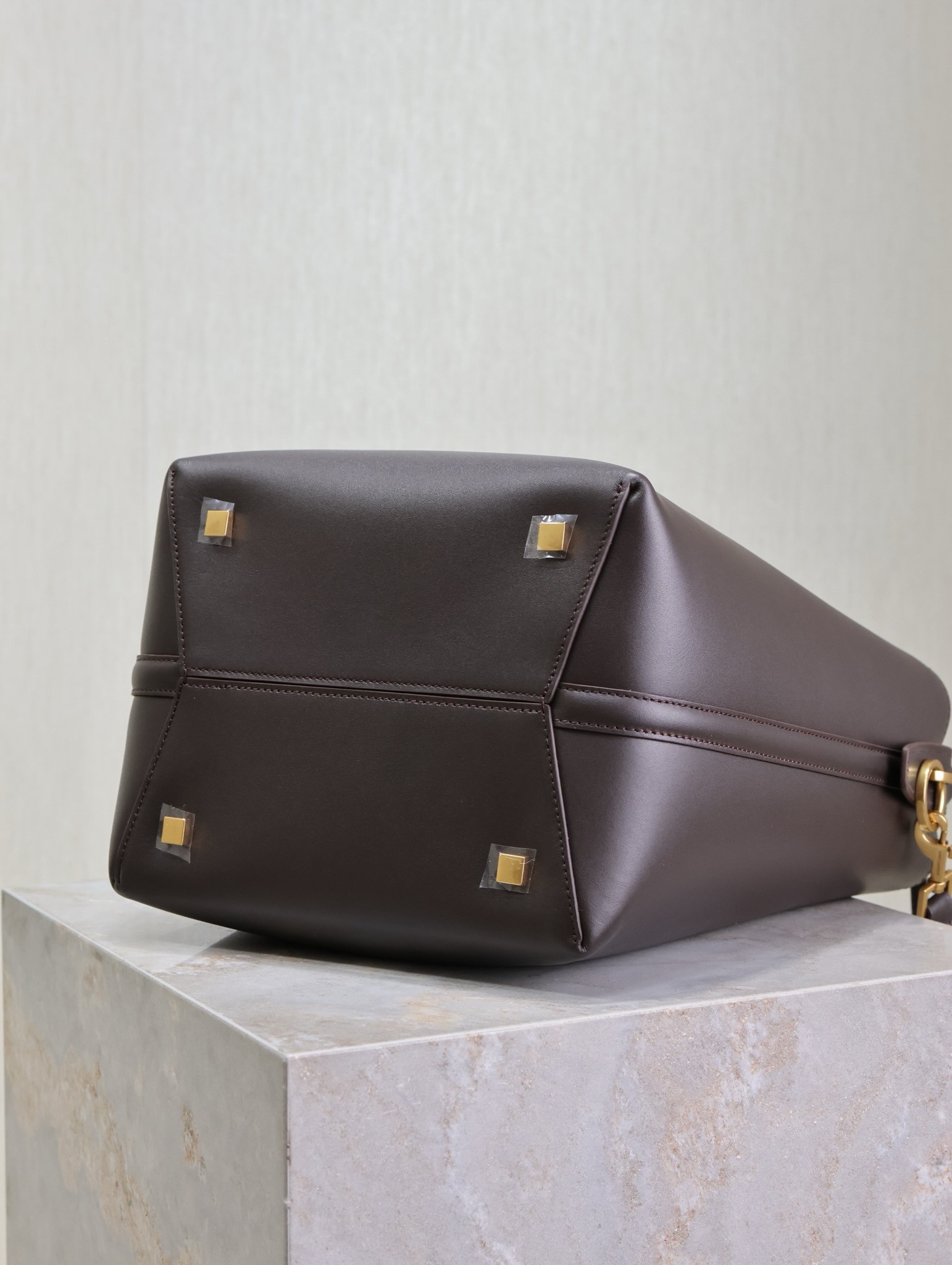 Y*L LE 37 In Shiny Leather 26x20x12cm