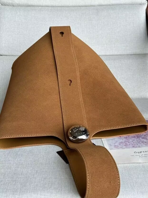 L0ew* Large Pebble bucket bag in suede calfskin 33x28x28cm