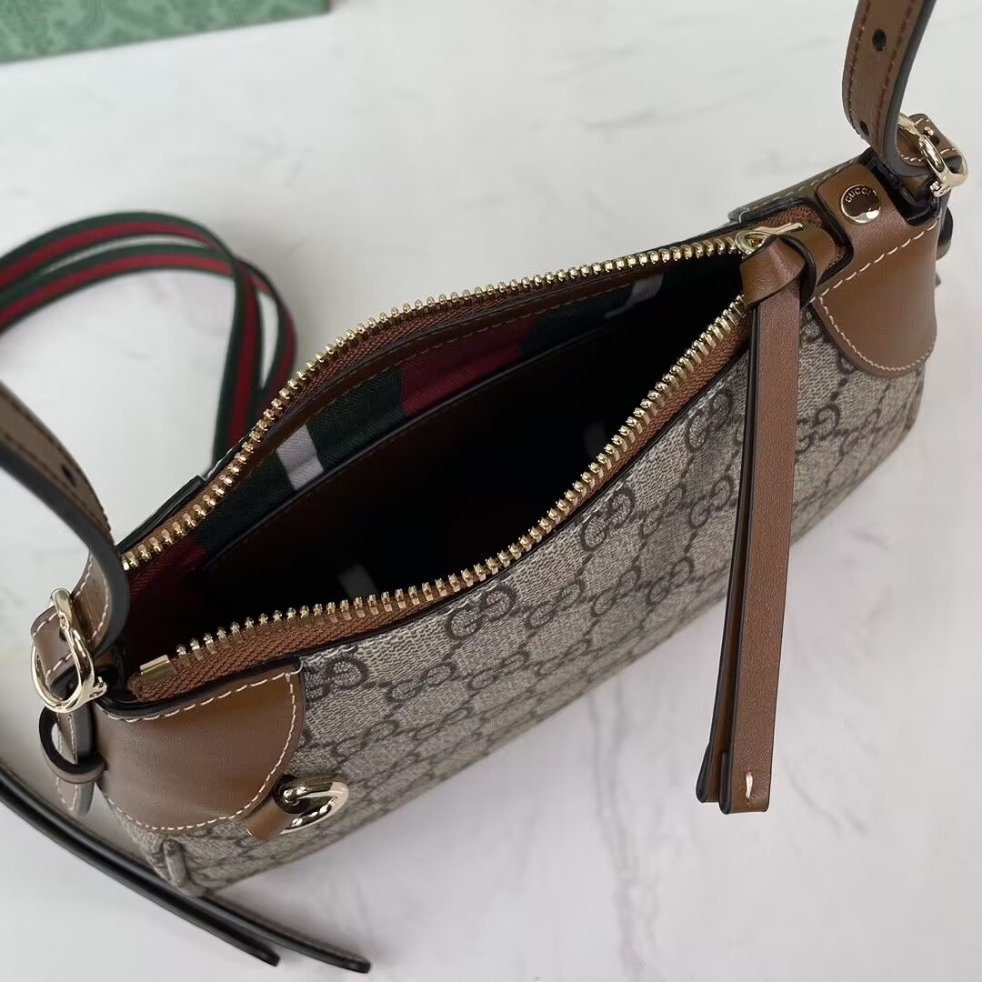 G*u*i GG Emblem Shoulder Bag 24.5x16x16cm