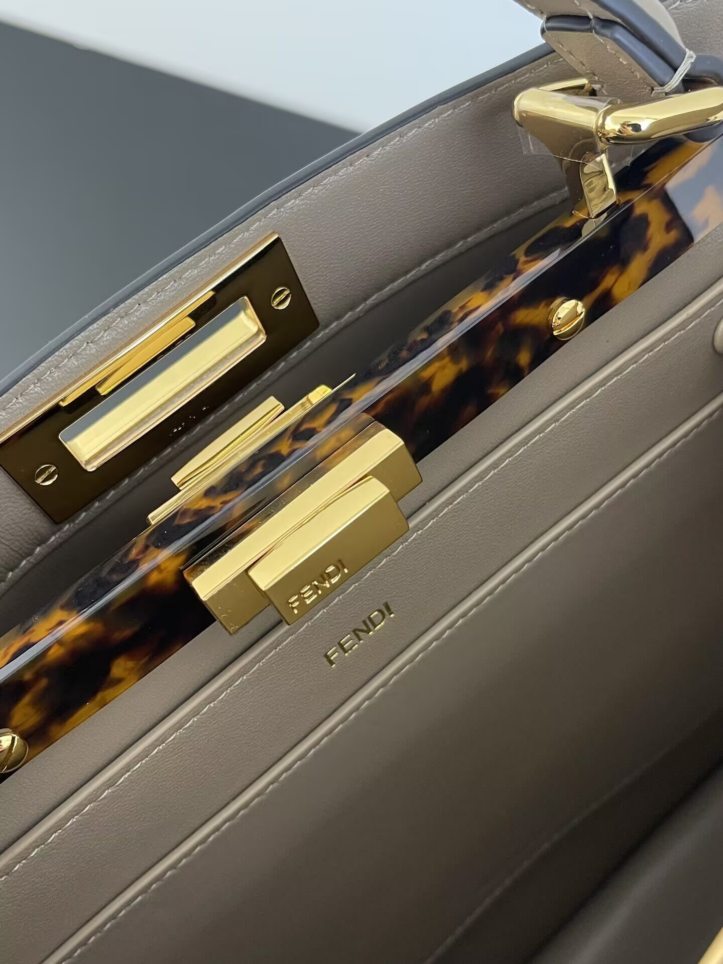 F**di Peekaboo 33x25x13cm