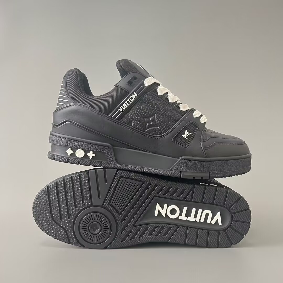 UA L0*is V*t0n LV Trainer Black