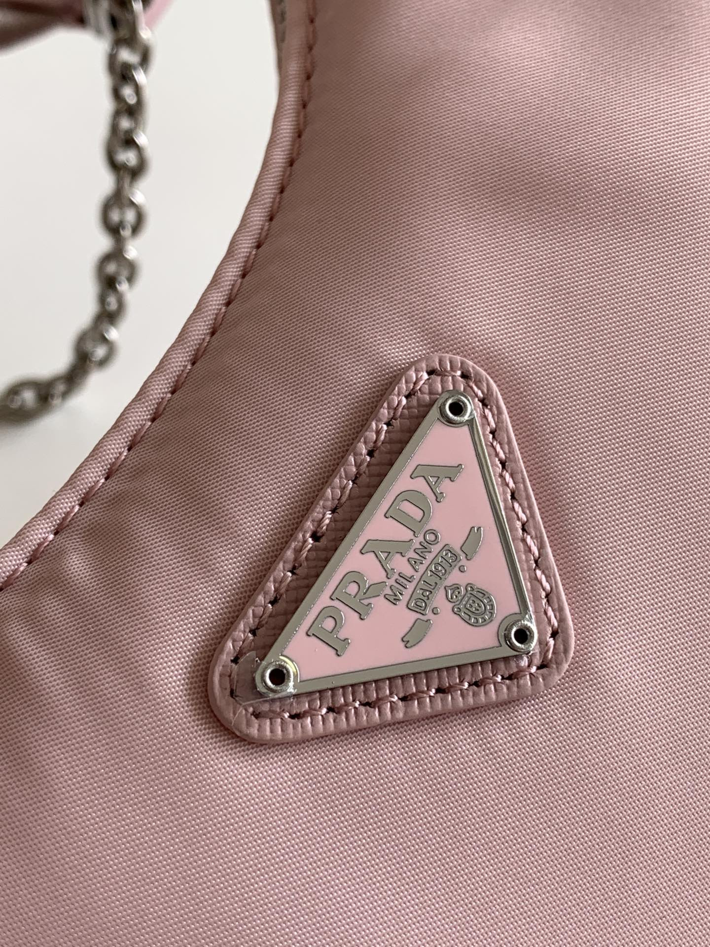 Pra*a Re-Edition 2005 Re-Nylon bag PINK