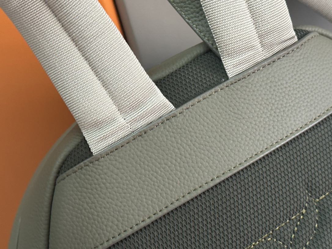 D*0r Rider 2.0 Backpack  Khaki D*0r Gravity Leather and Khaki Grained Calfskin 31 x 40 x 18 cm