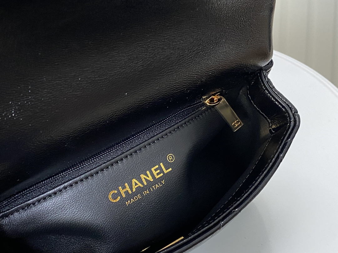 Ch*el WALLET ON CHAIN   19x13x7cm