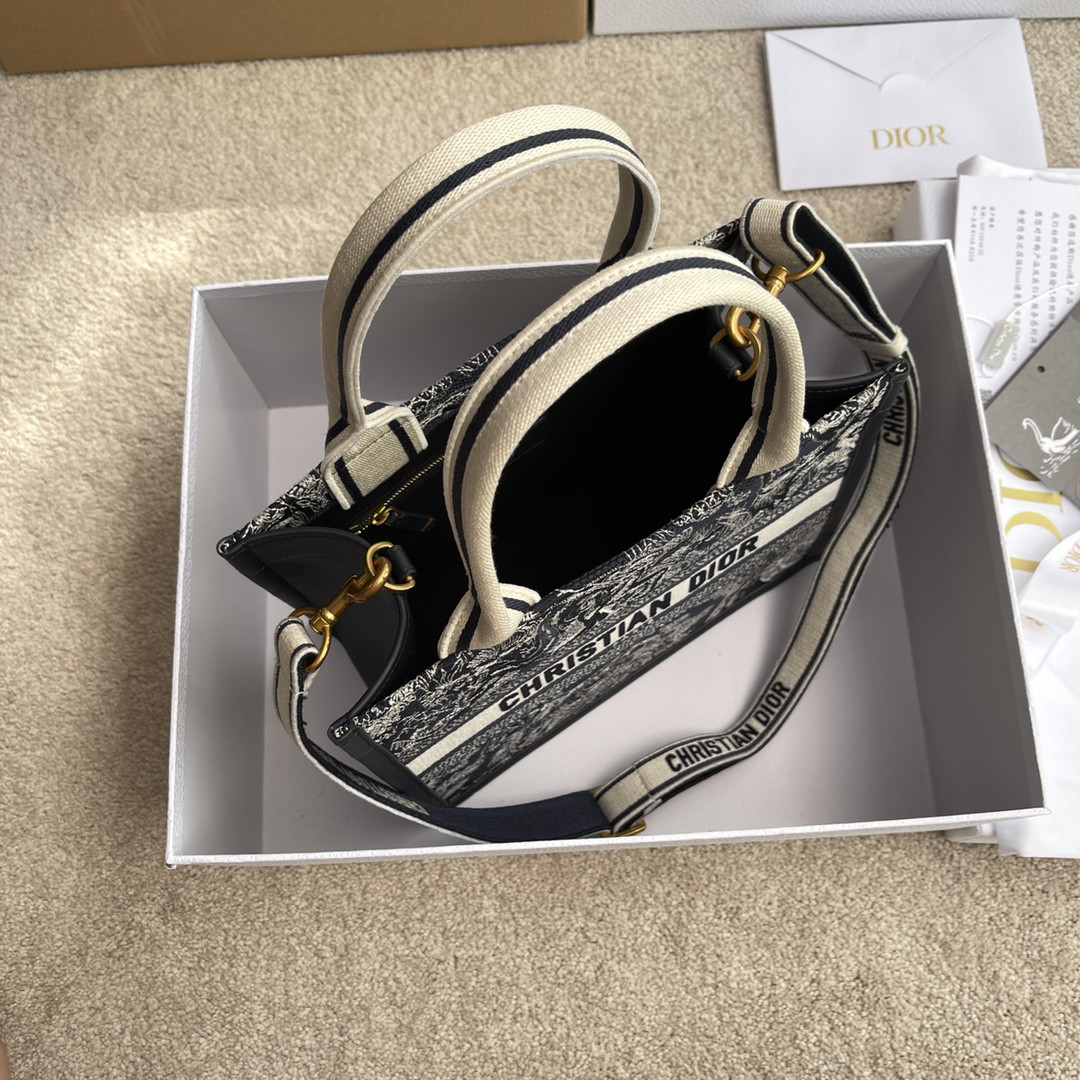 D*0r  Book Tote  Reverse  26.5×21×14cm