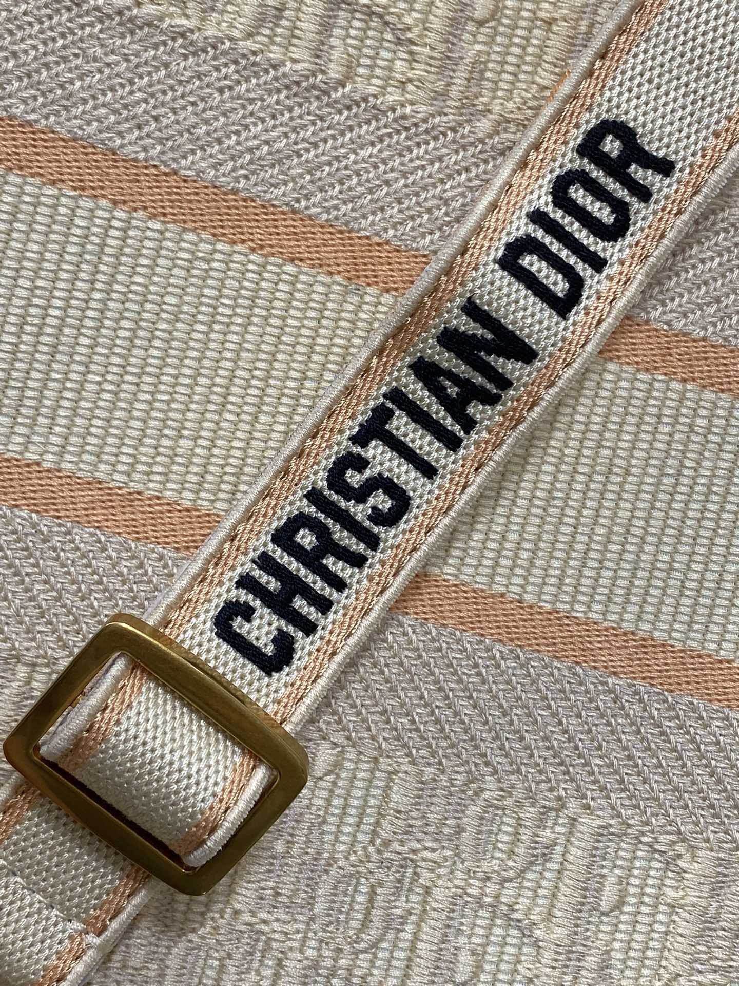 MEDIUM D*0r BOOK TOTE White Multicolor Dragon Zodiac Embroidery  36 x 27.5 x 16.5 cm