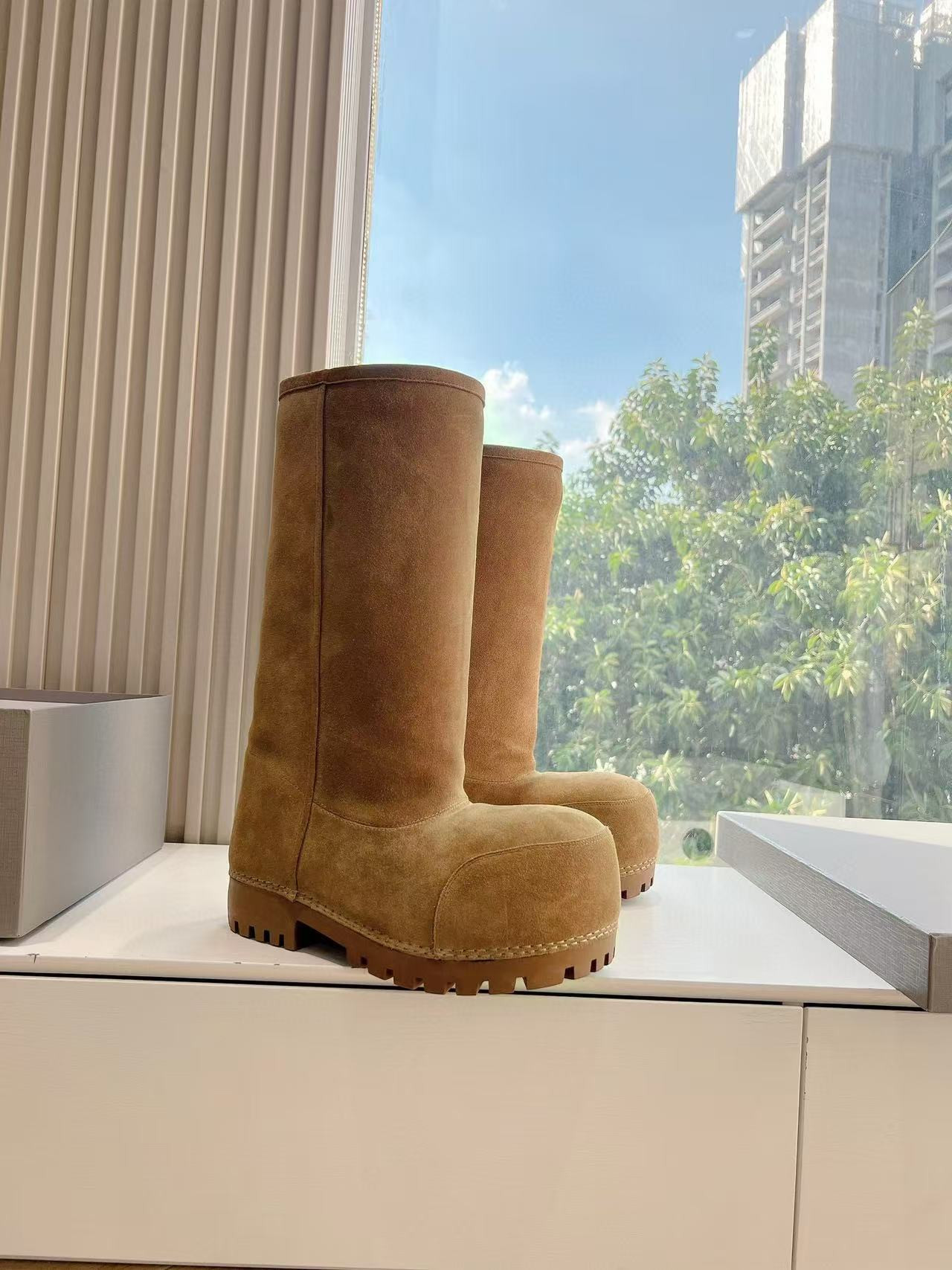 UA Ba*len*cia*ga Snow Boots