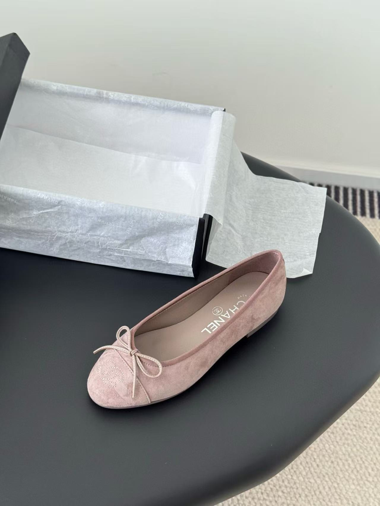 UA Ch*el Ballet flats