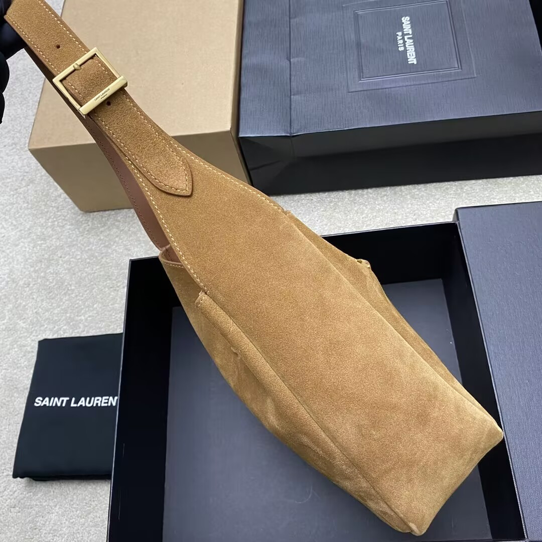 Y*L LE 5 À 7 S*pPLE IN SUEDE 23x22x8CM