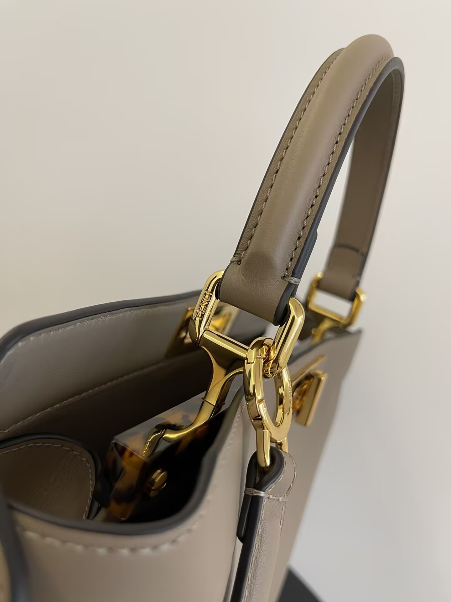 F**di Peekaboo 33x25x13cm