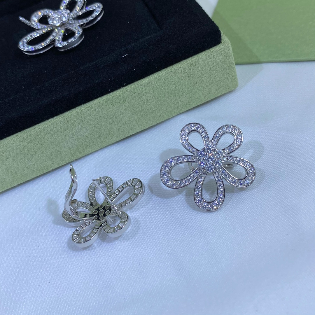 V*N CL*F & Arpels diamond flower earrings