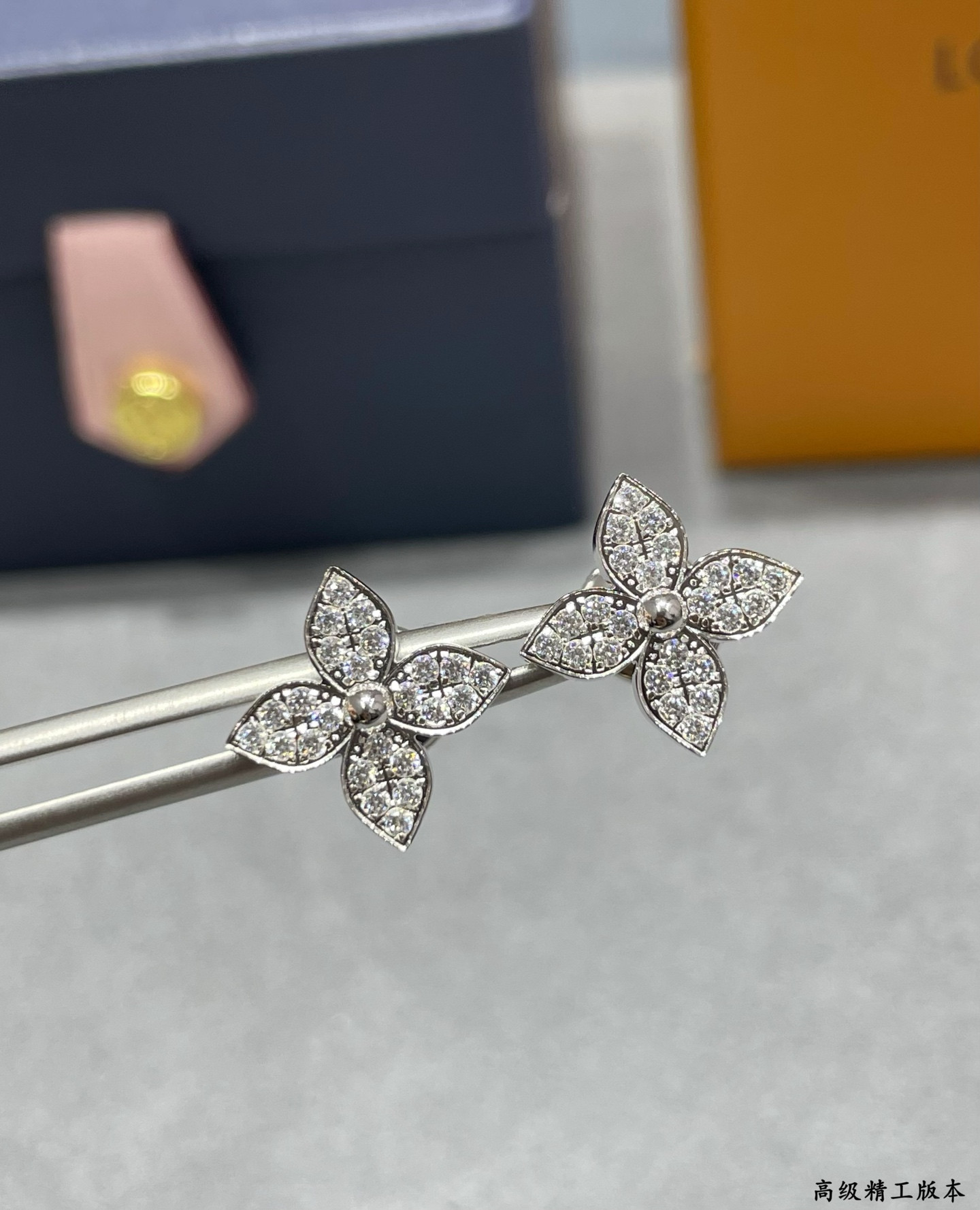 L0*is V*t0n Single flower full diamond Earrings