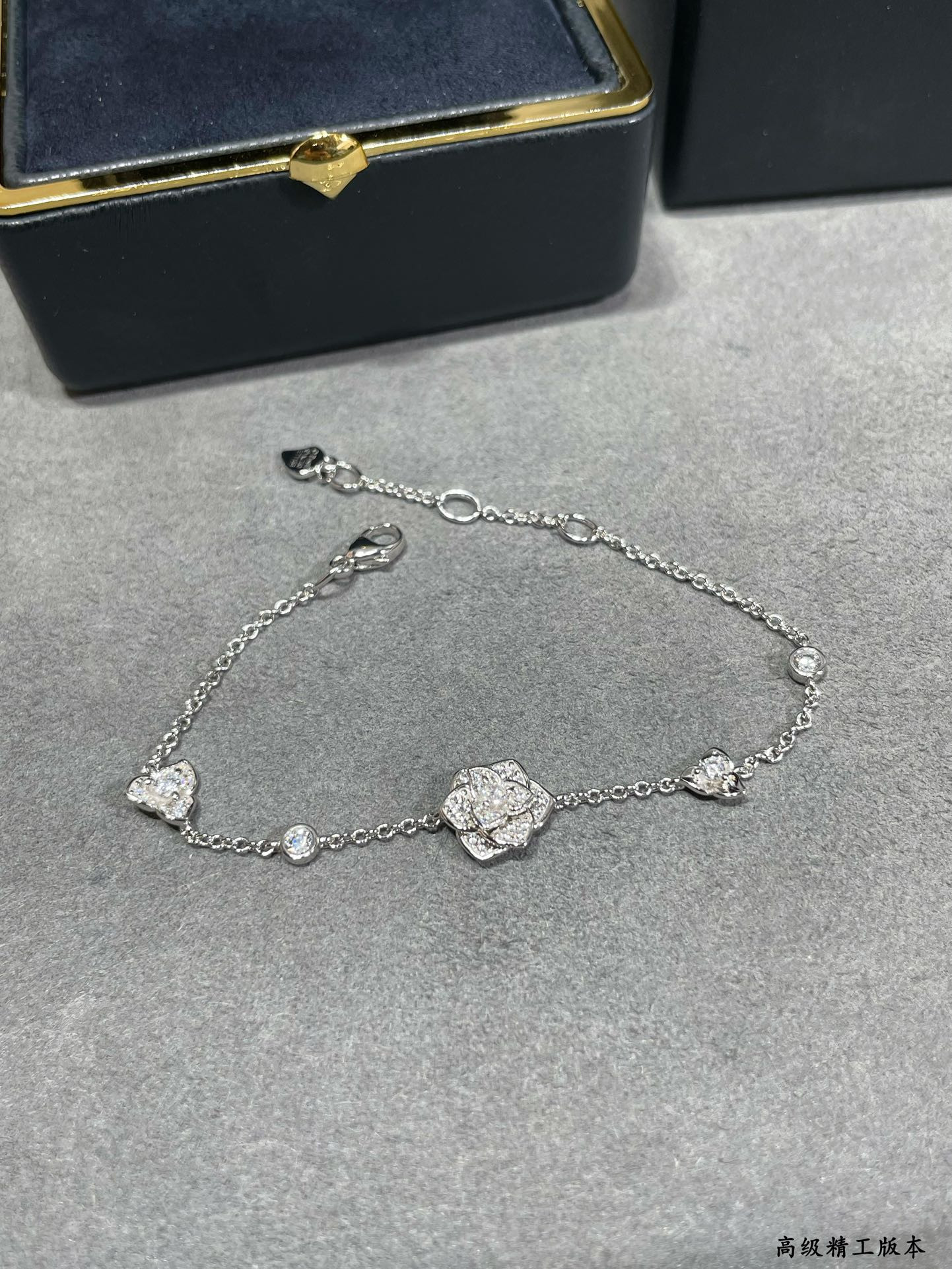 Piaget fully diamond-encrusted flower Bracelet