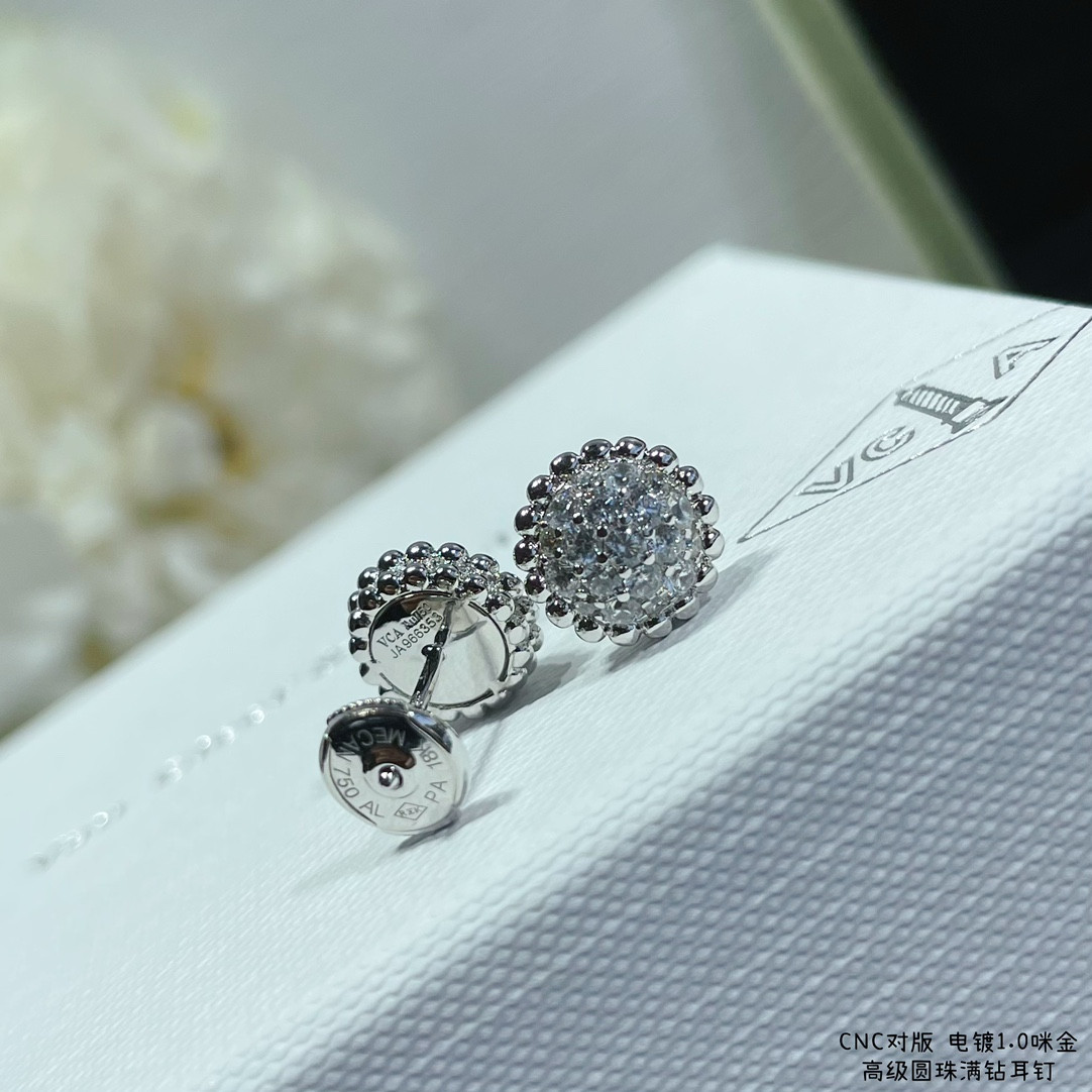 V*N CL*F & Arpels round bead full diamond earrings