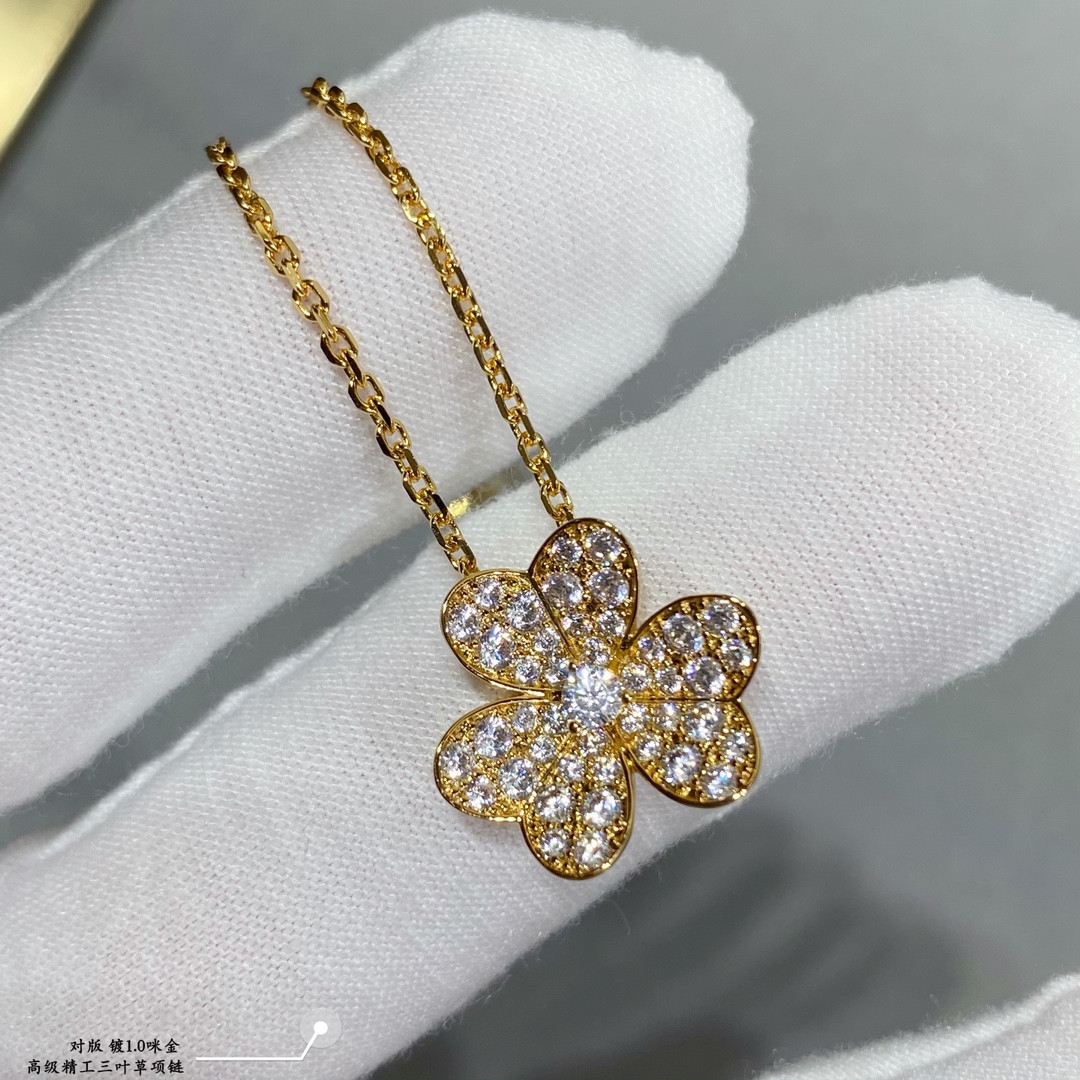 V*N CL*F & Arpels Full diamond clover Necklace