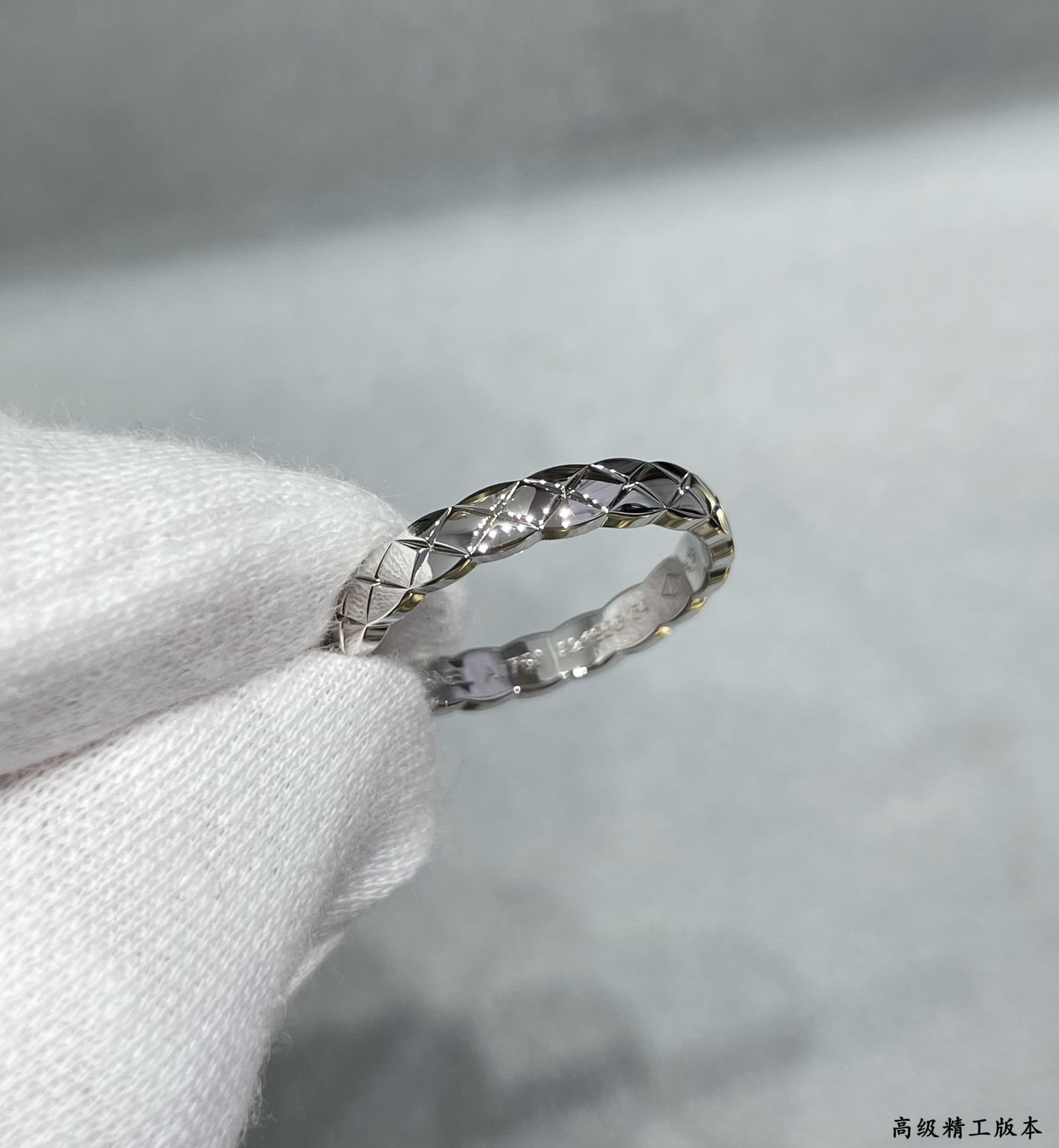 Ch*el Narrow Diamond Pattern Smooth Ring