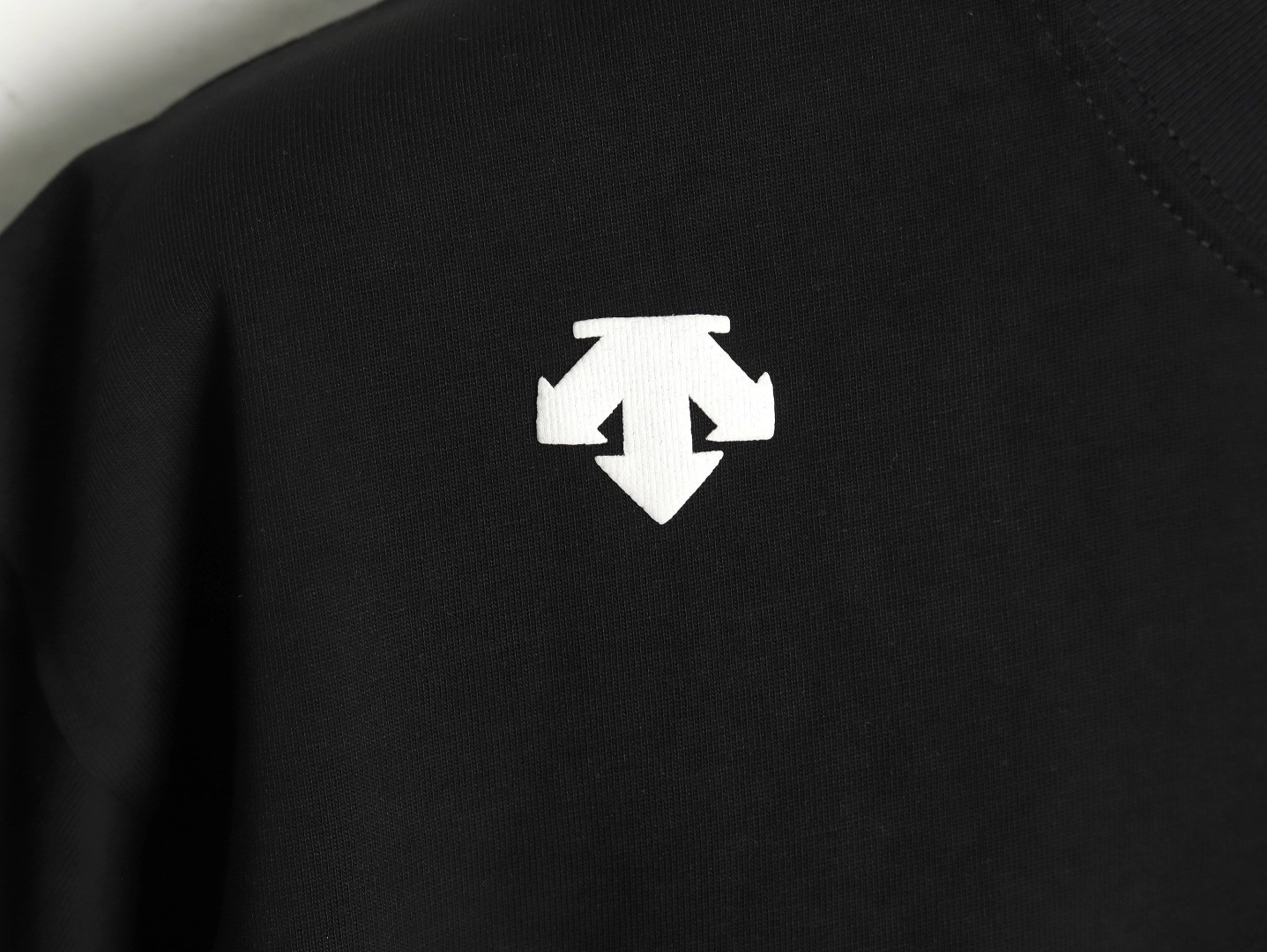 DESCENTE 25ss Short-sleeved T-shirt