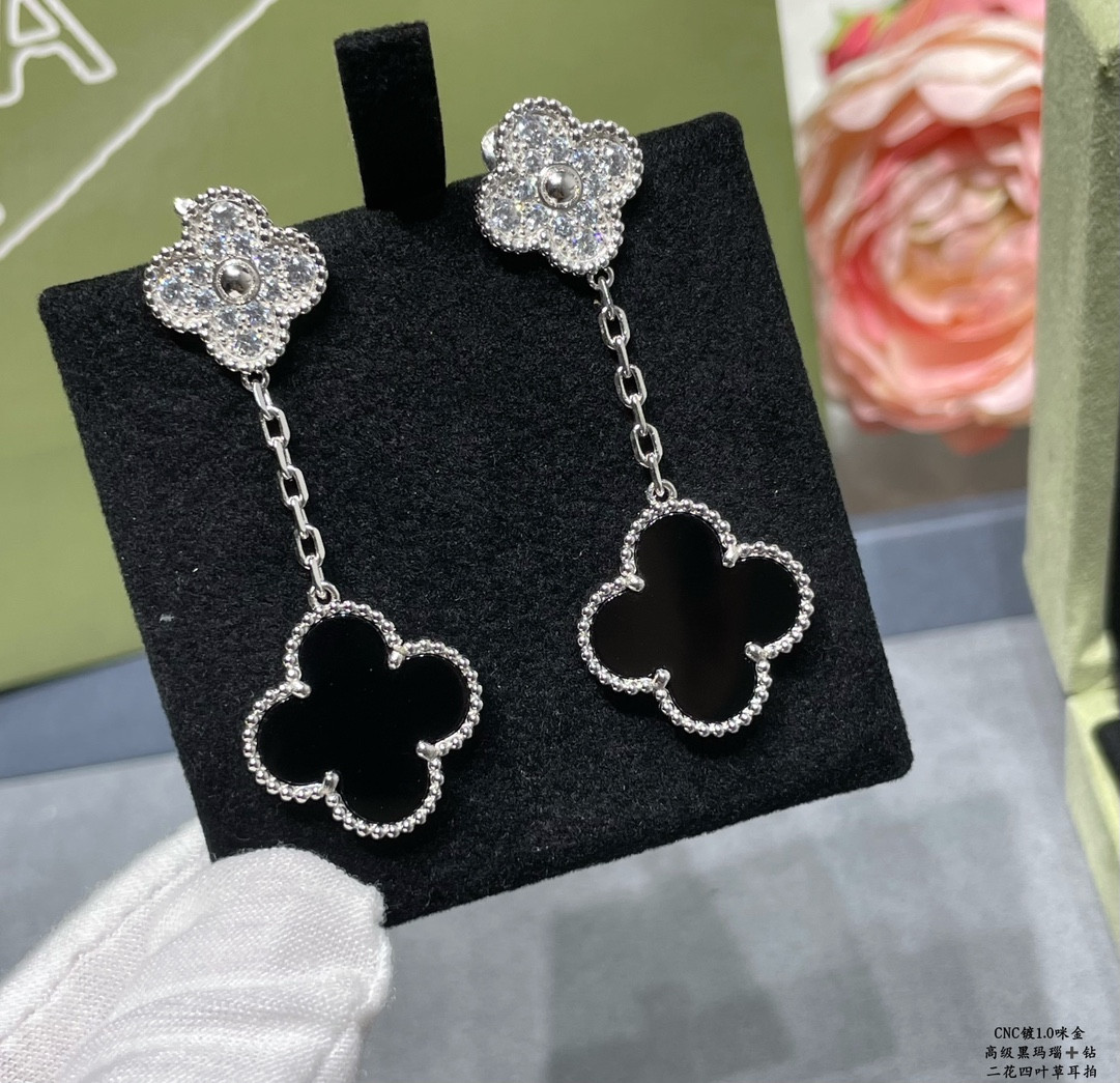 V*N CL*F & Arpels High-grade black agate with diamond two-flower four-leaf clover Earrings