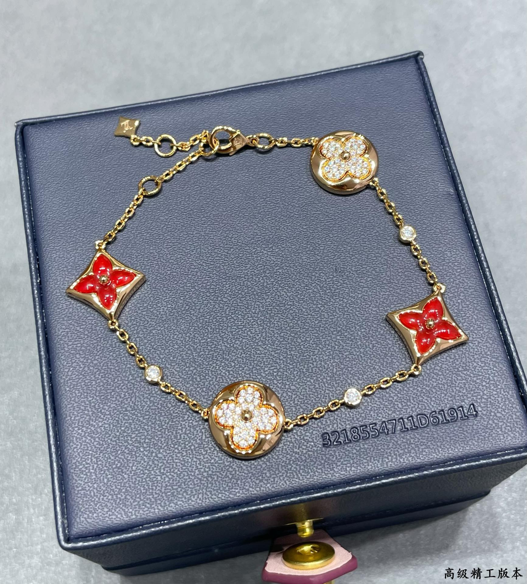 L0*is Vuitto Large with Red Agate and Diamonds Four-Flower Bracelet