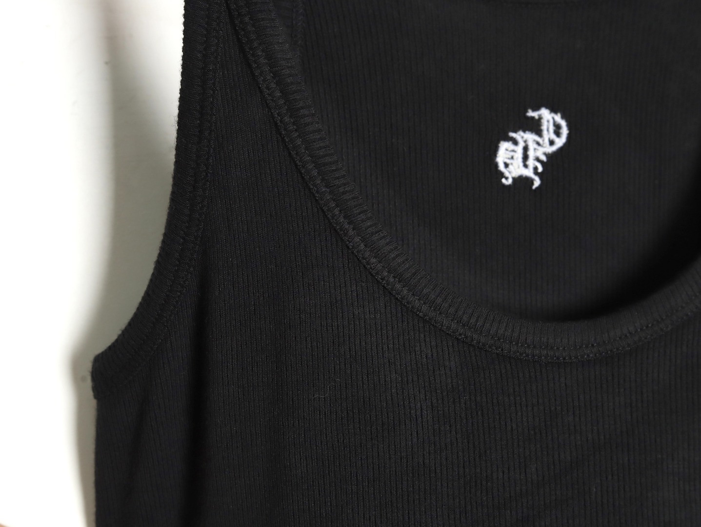 Ch**me He**ts CH knitting Vest