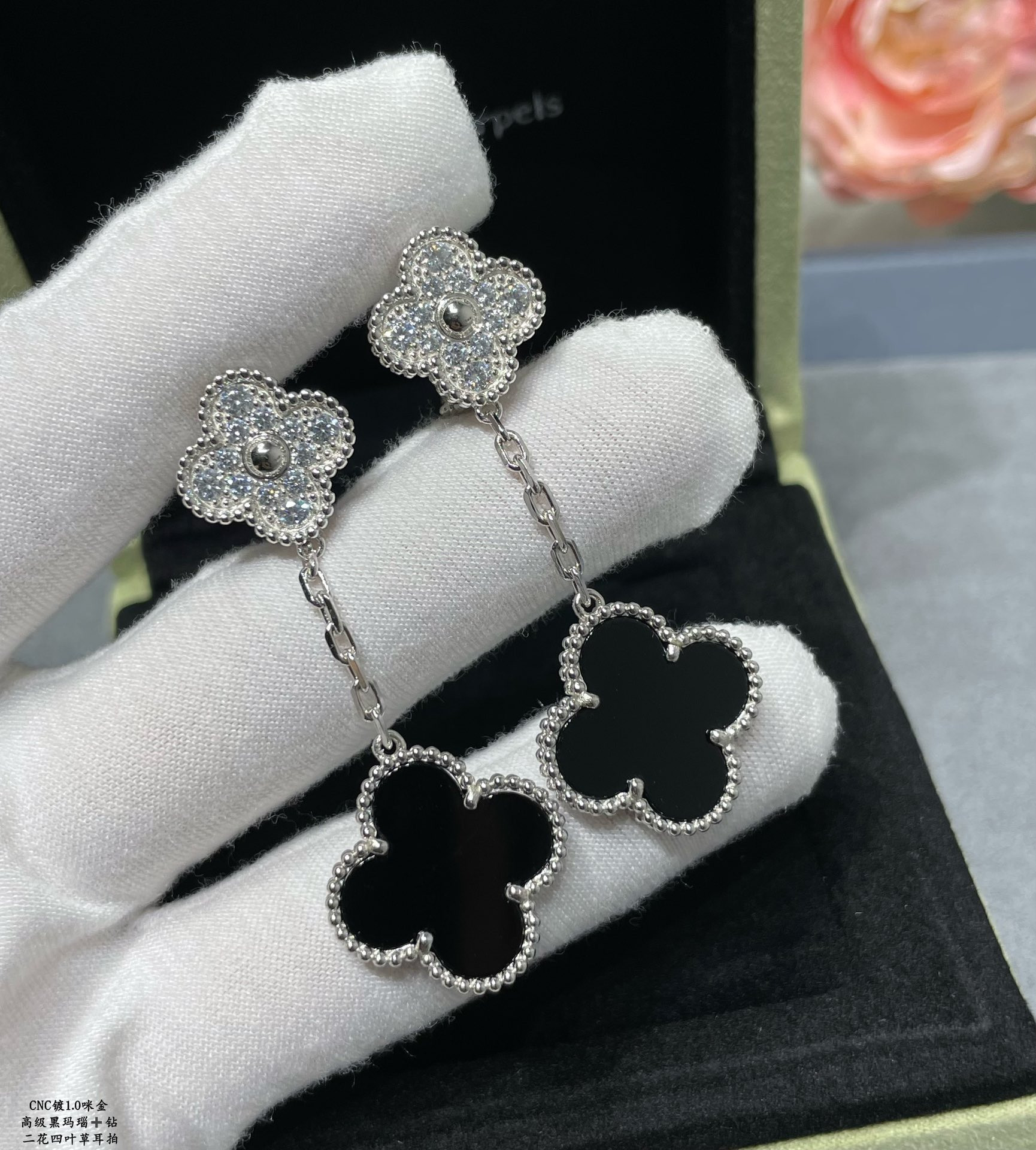 V*N CL*F & Arpels High-grade black agate with diamond two-flower four-leaf clover Earrings