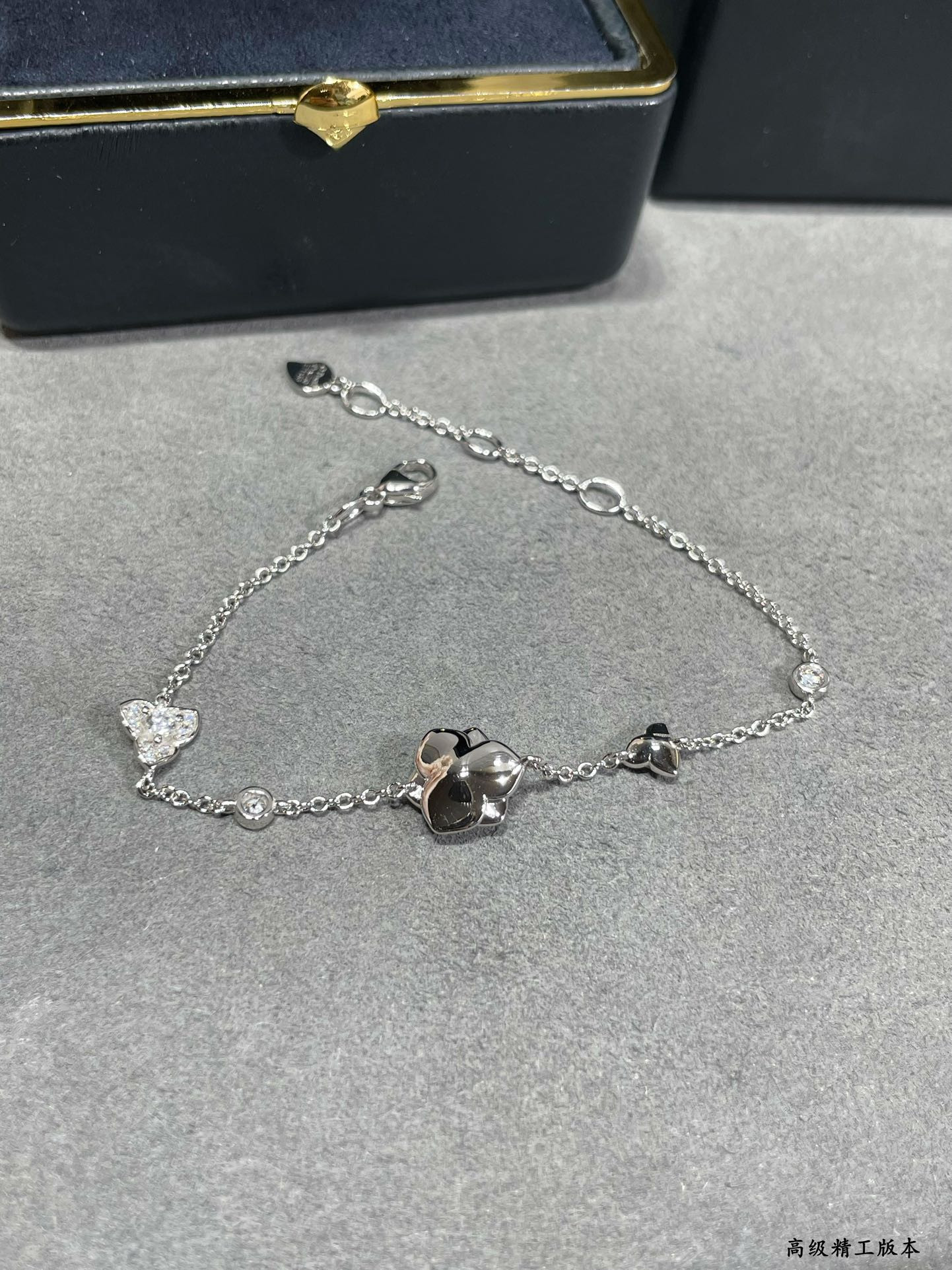 Piaget fully diamond-encrusted flower Bracelet