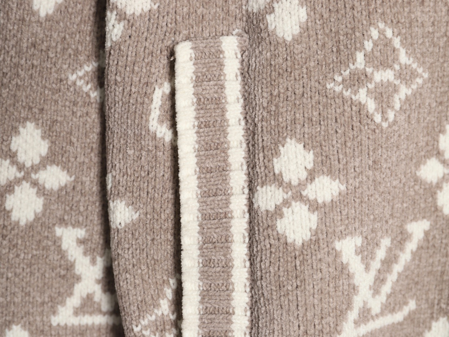 L0*is V*t0n LV 25ss Cardigan Sweaters