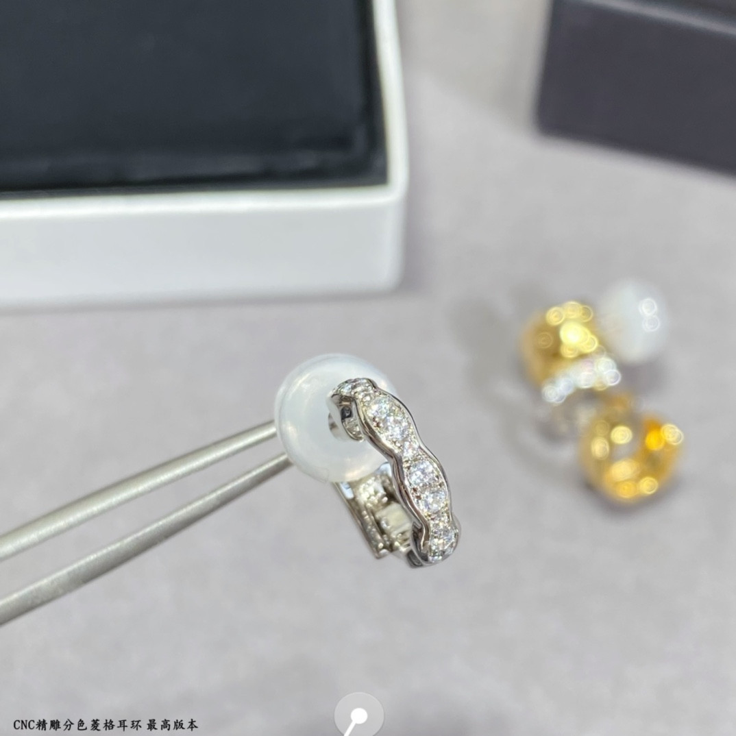 Ch*el Finely carved diamond color separation Earrings