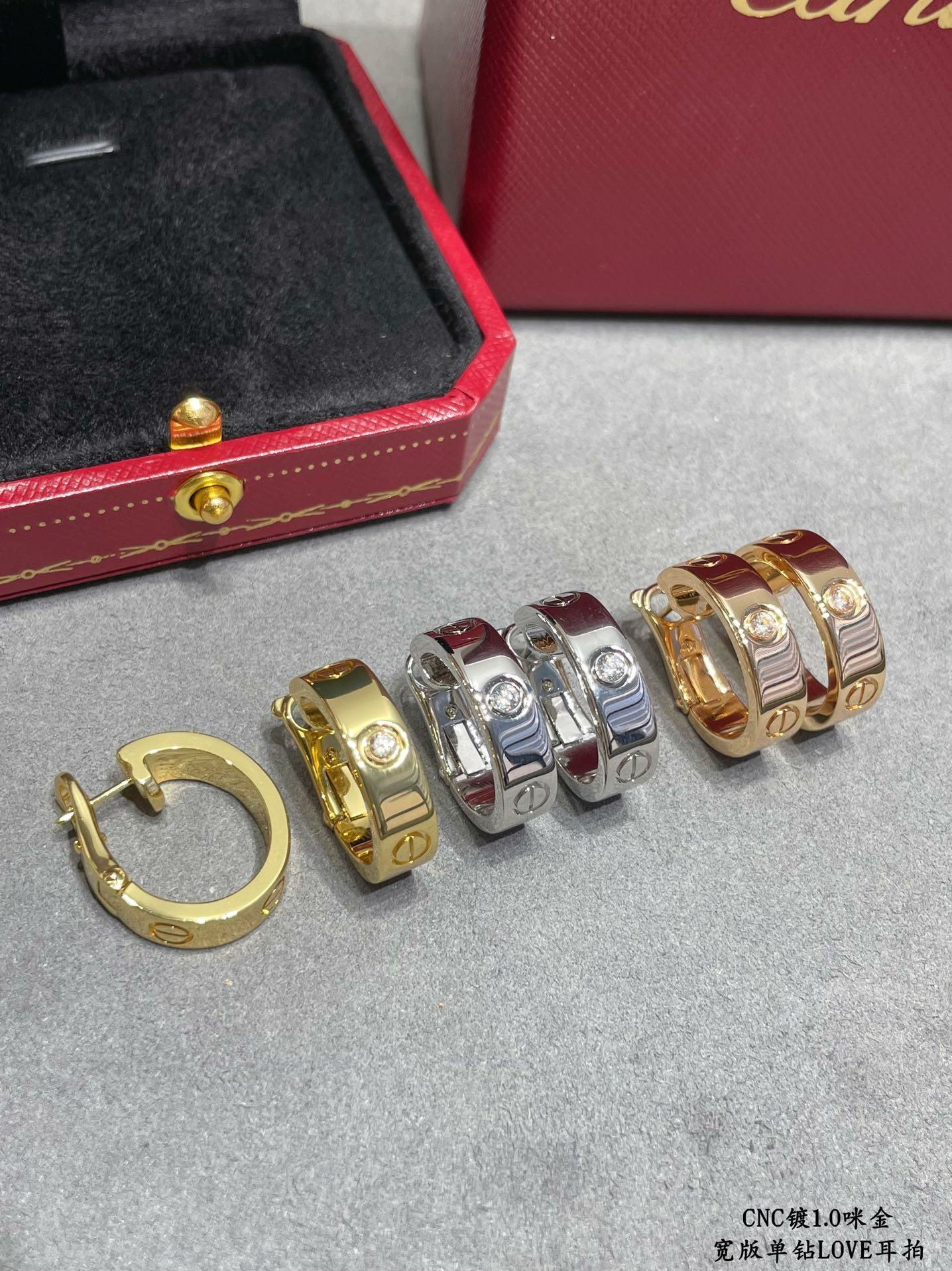 Ca*t*er Wide version single diamond LOVE Earrings