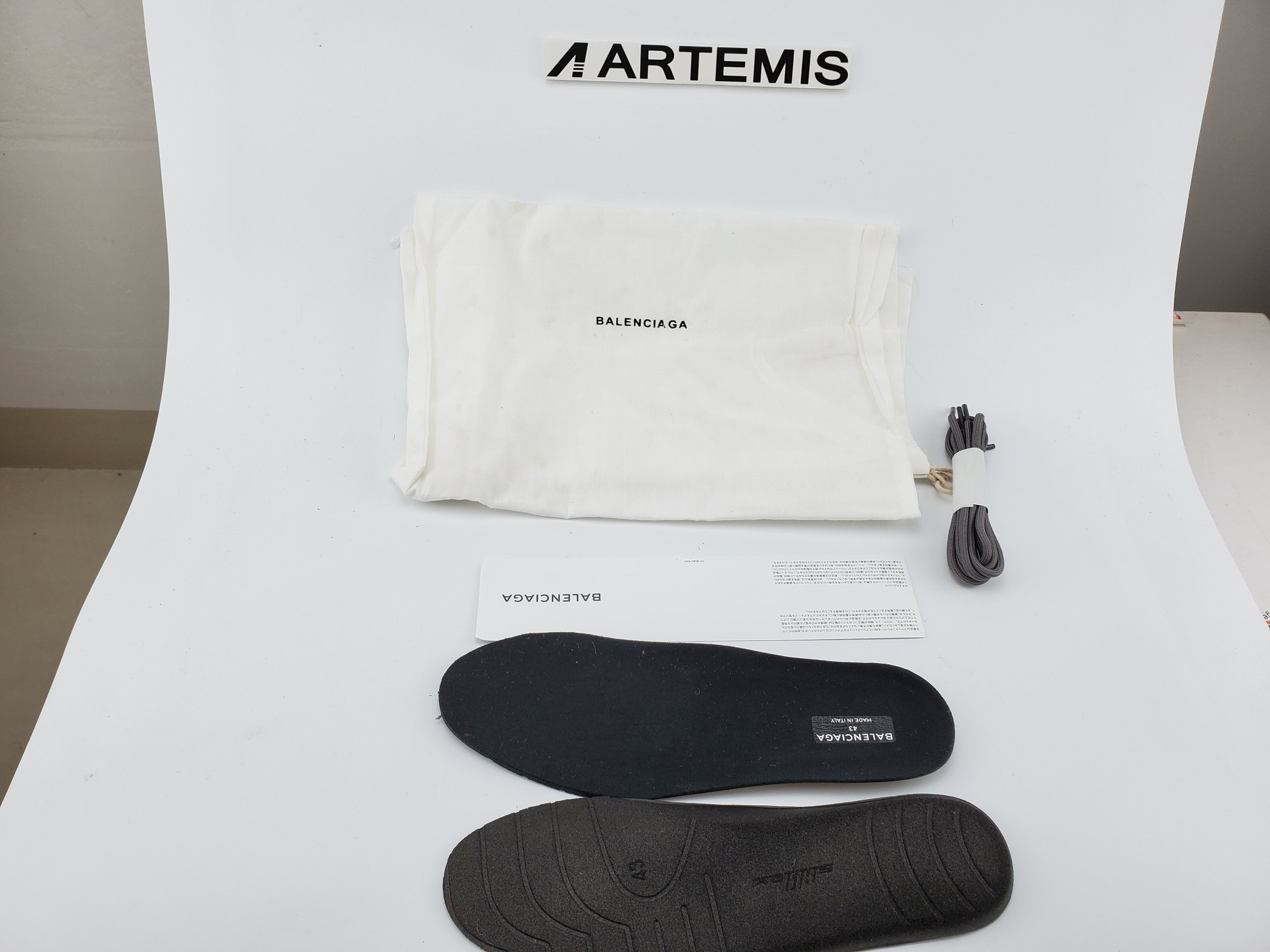 Balenciga Triple S light Grey Red