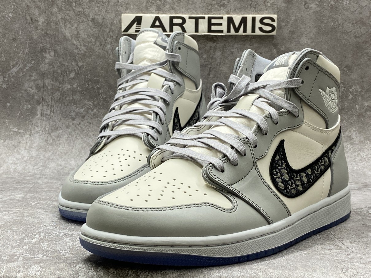 Air Jordan 1 Retro High D*0r (Blue Box Version)
