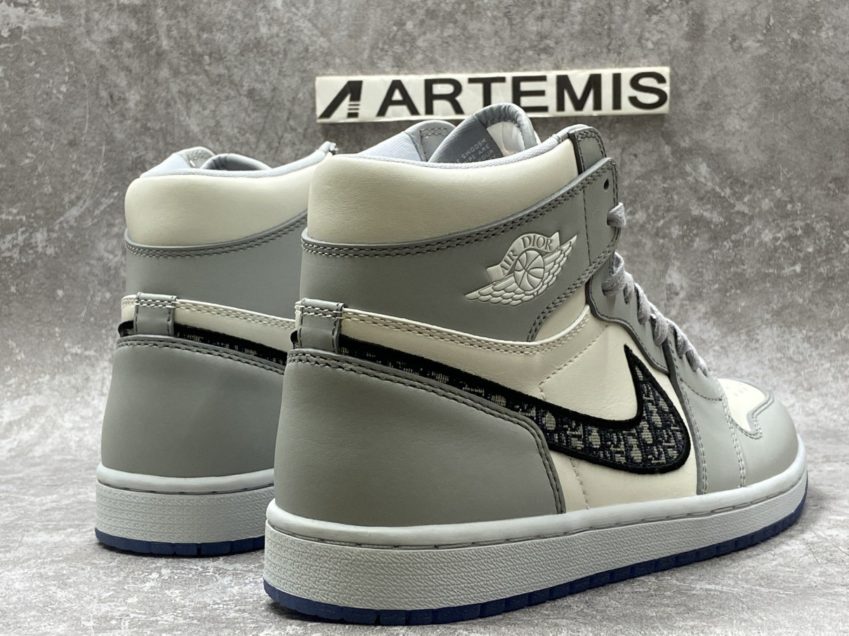 Air Jordan 1 Retro High D*0r (Blue Box Version)