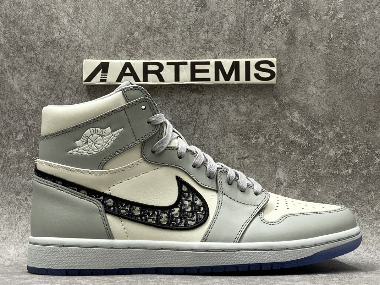 Air Jordan 1 Retro High D*0r (Blue Box Version)