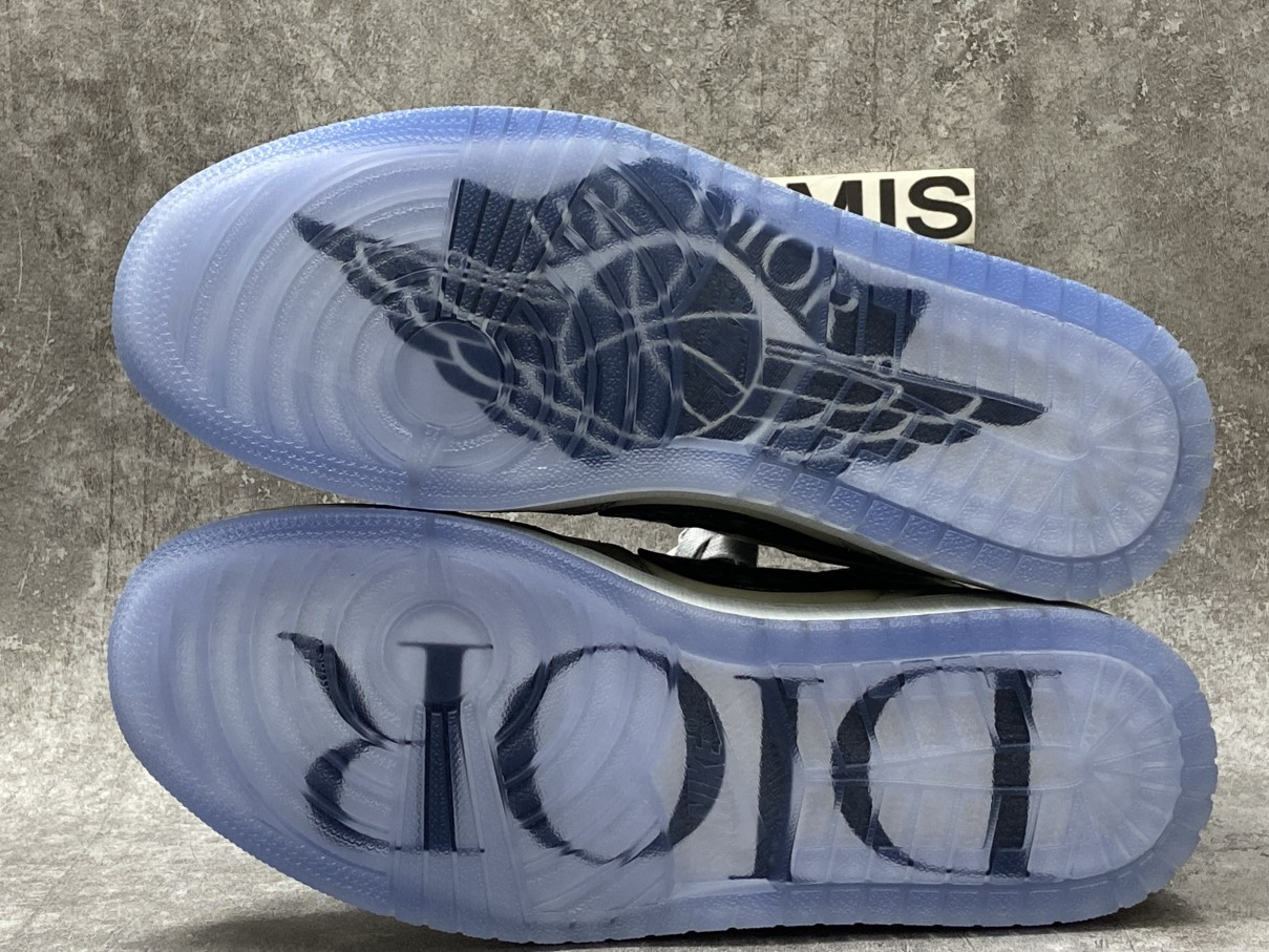 Air Jordan 1 Retro High D*0r (Blue Box Version)