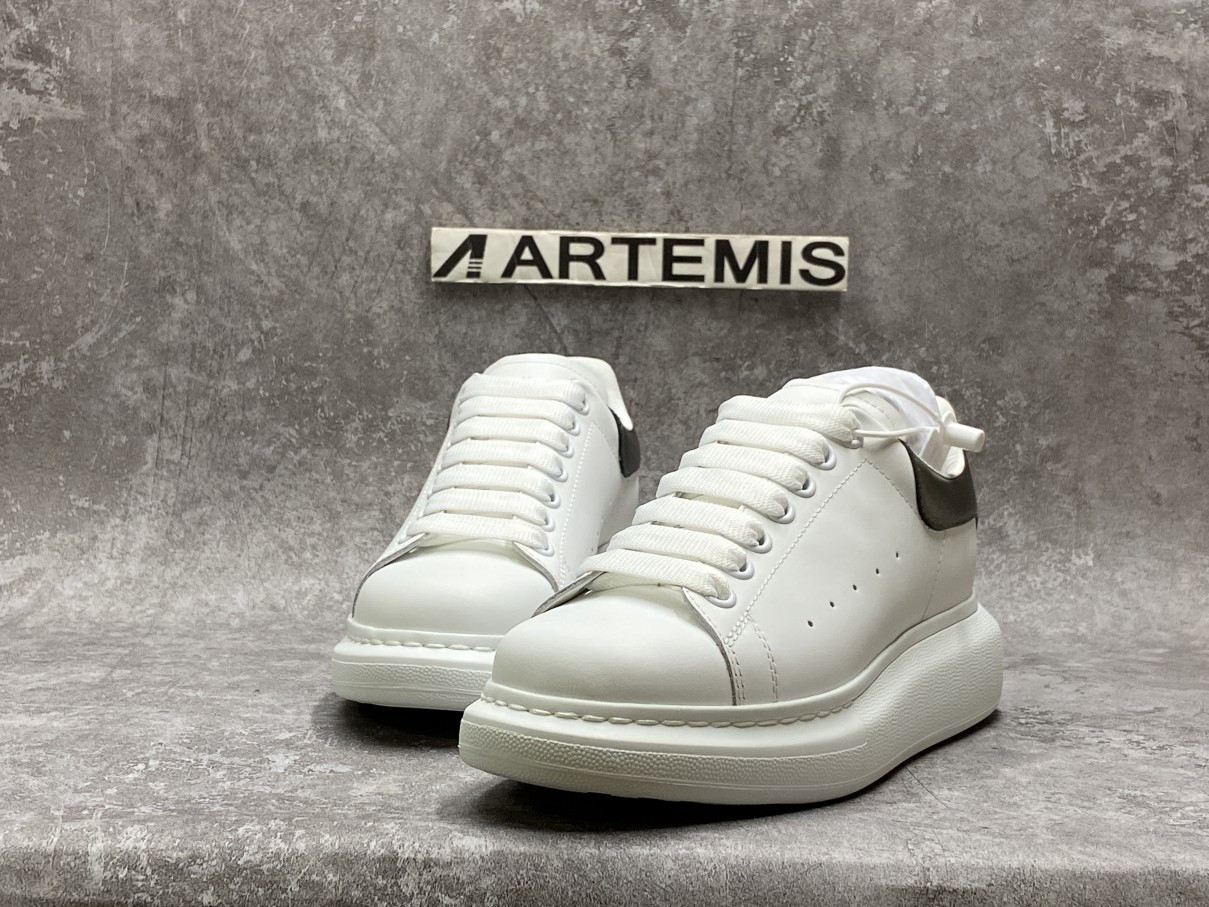 Ale*d*r M*Q*en Oversized Gold