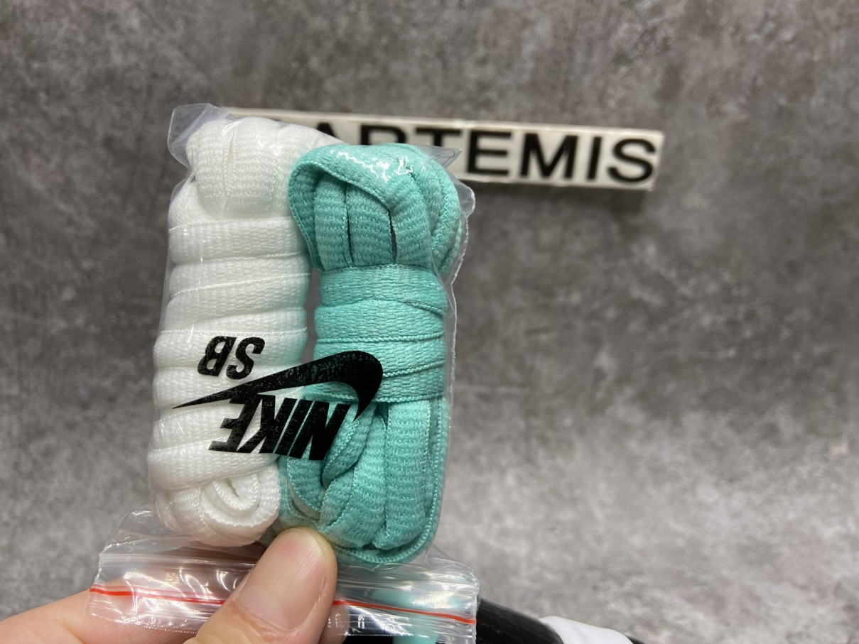 Nike Dunk SB Low Diamond S*pply Co. T*f*ny