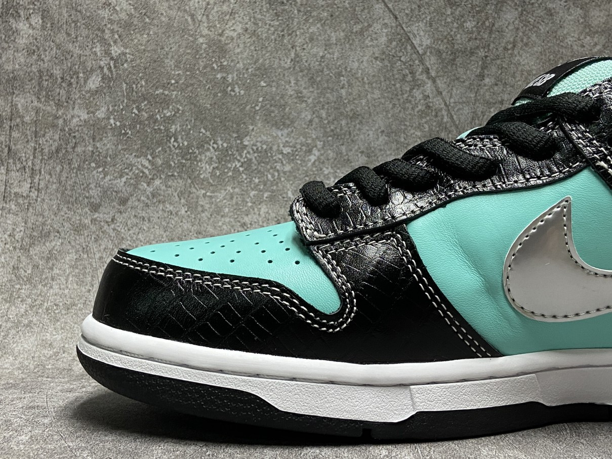 Nike Dunk SB Low Diamond S*pply Co. T*f*ny