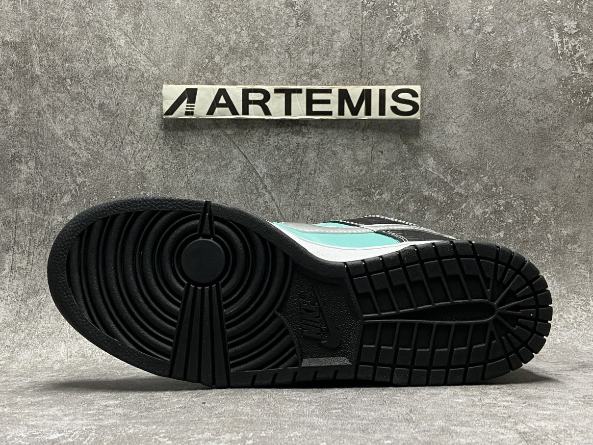 Nike Dunk SB Low Diamond S*pply Co. T*f*ny