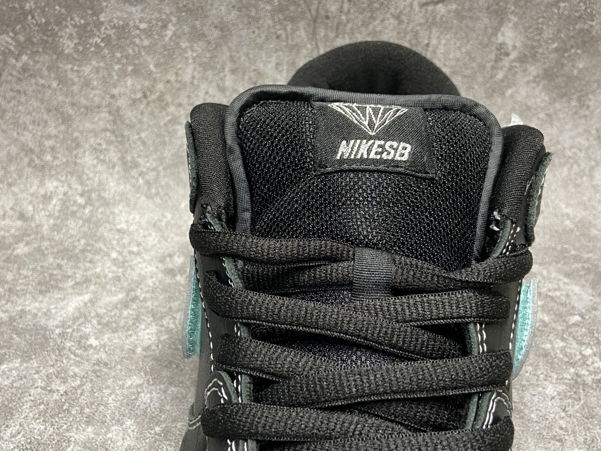 Nike SB Dunk Low Diamond S*pply Co Black Diamond