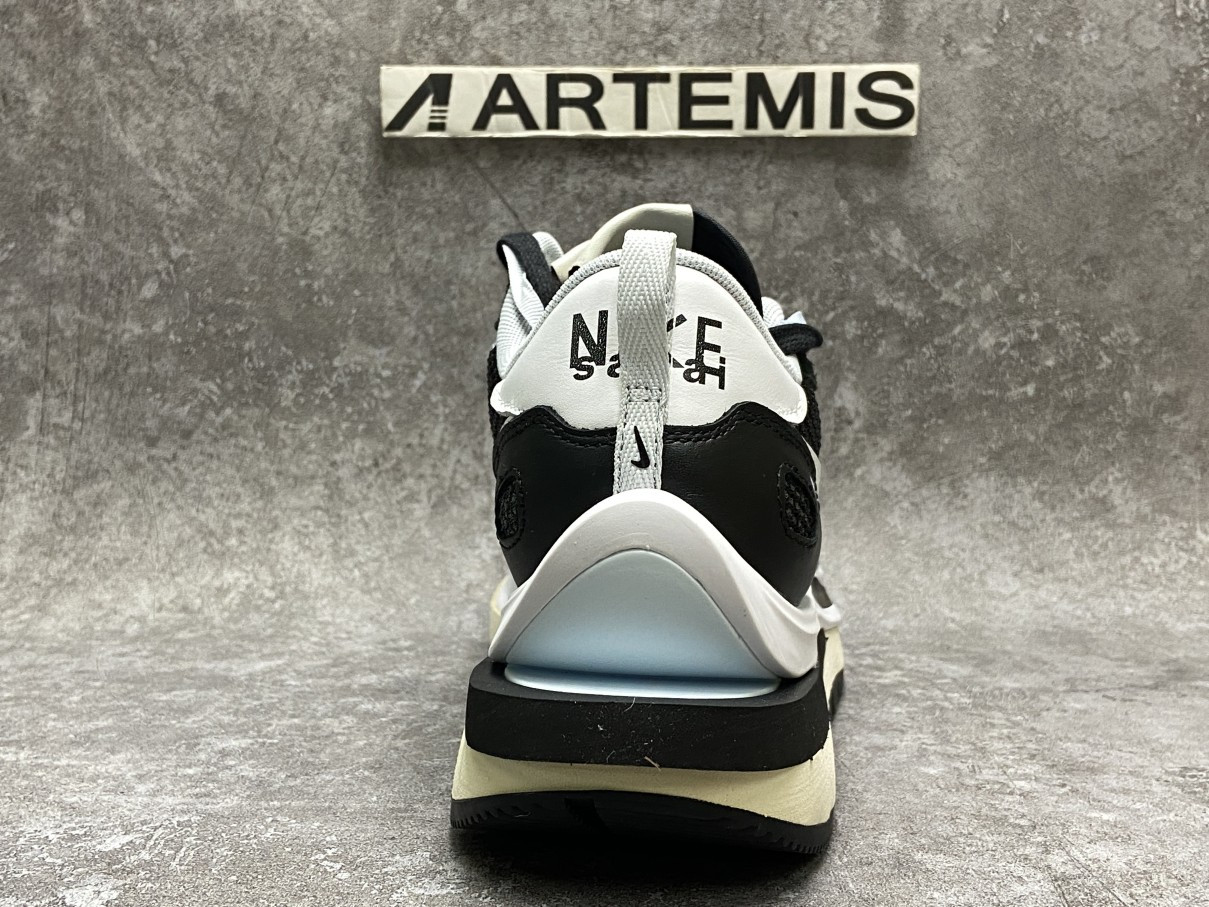 Nike Vaporwaffle Sacai Black White