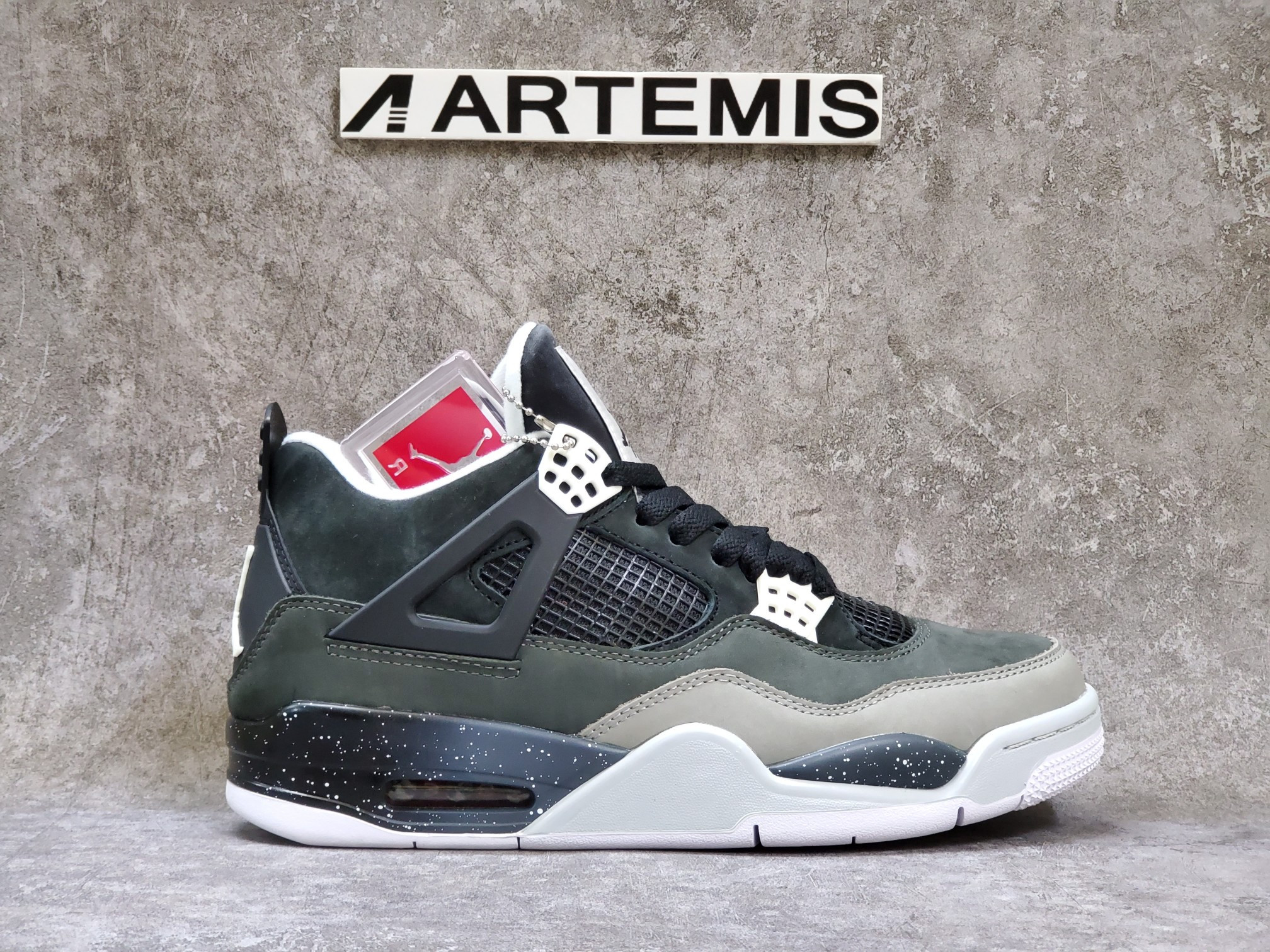Air Jordan 4 Retro