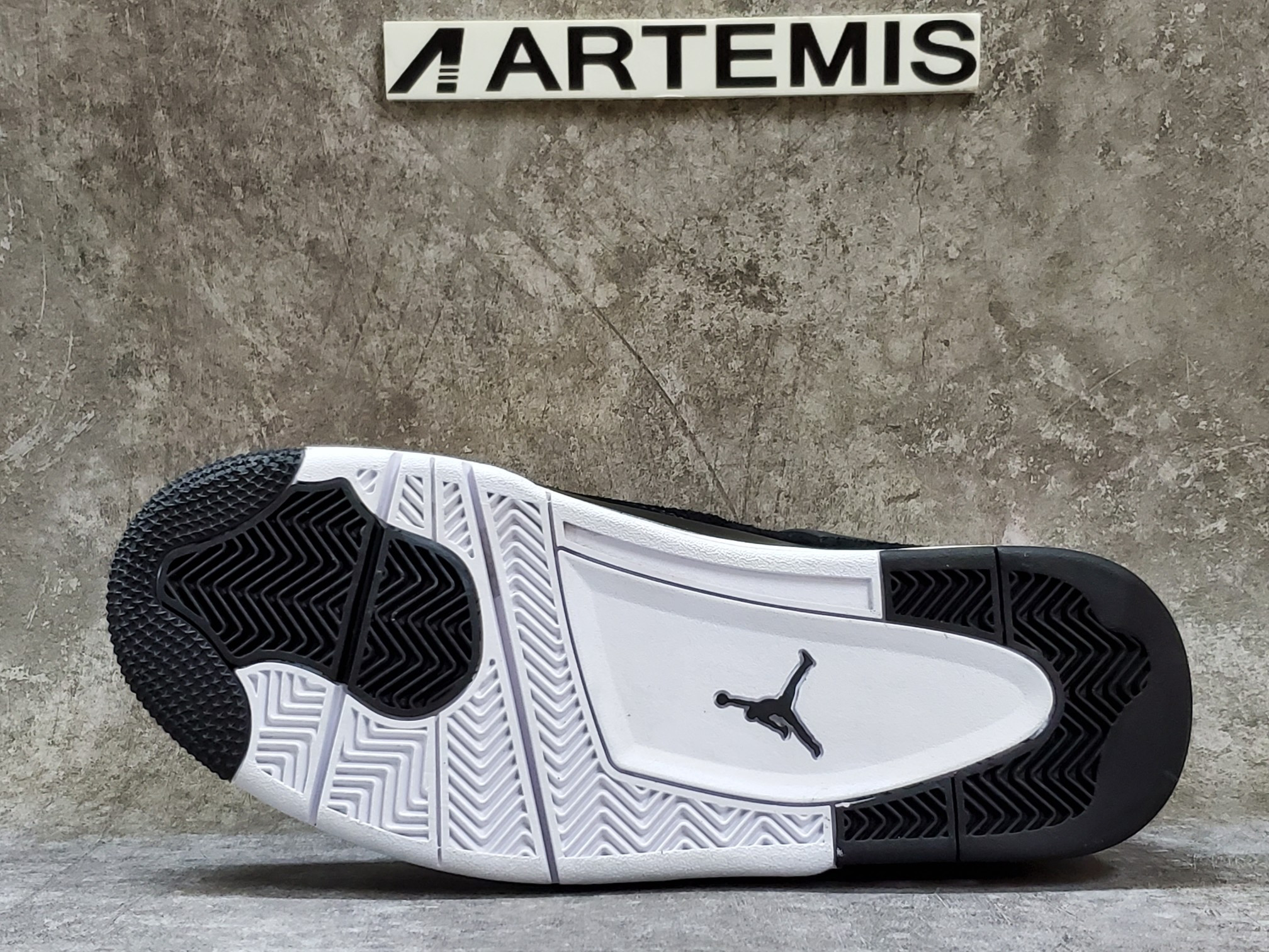 Air Jordan 4 Retro Royalty