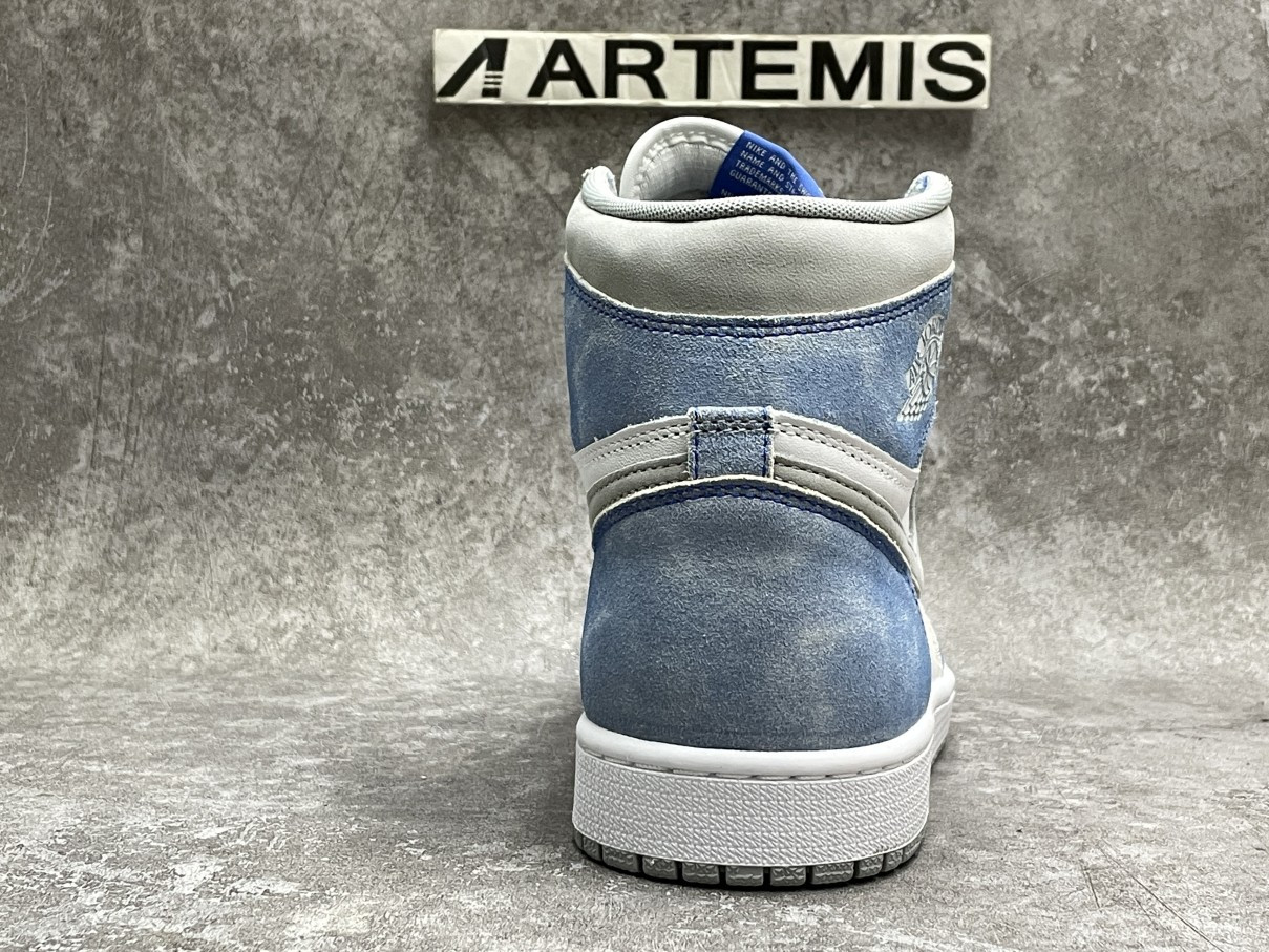 Air Jordan 1 Retro High Hyper Royal Smoke Grey